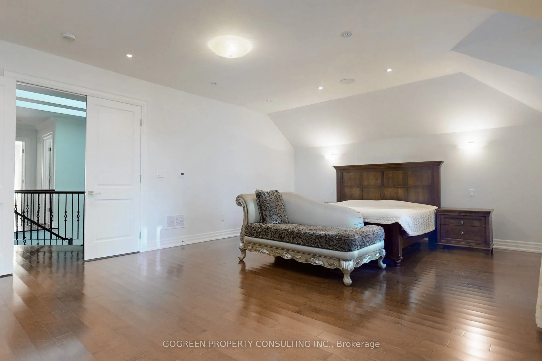 11 Elmview Avenue