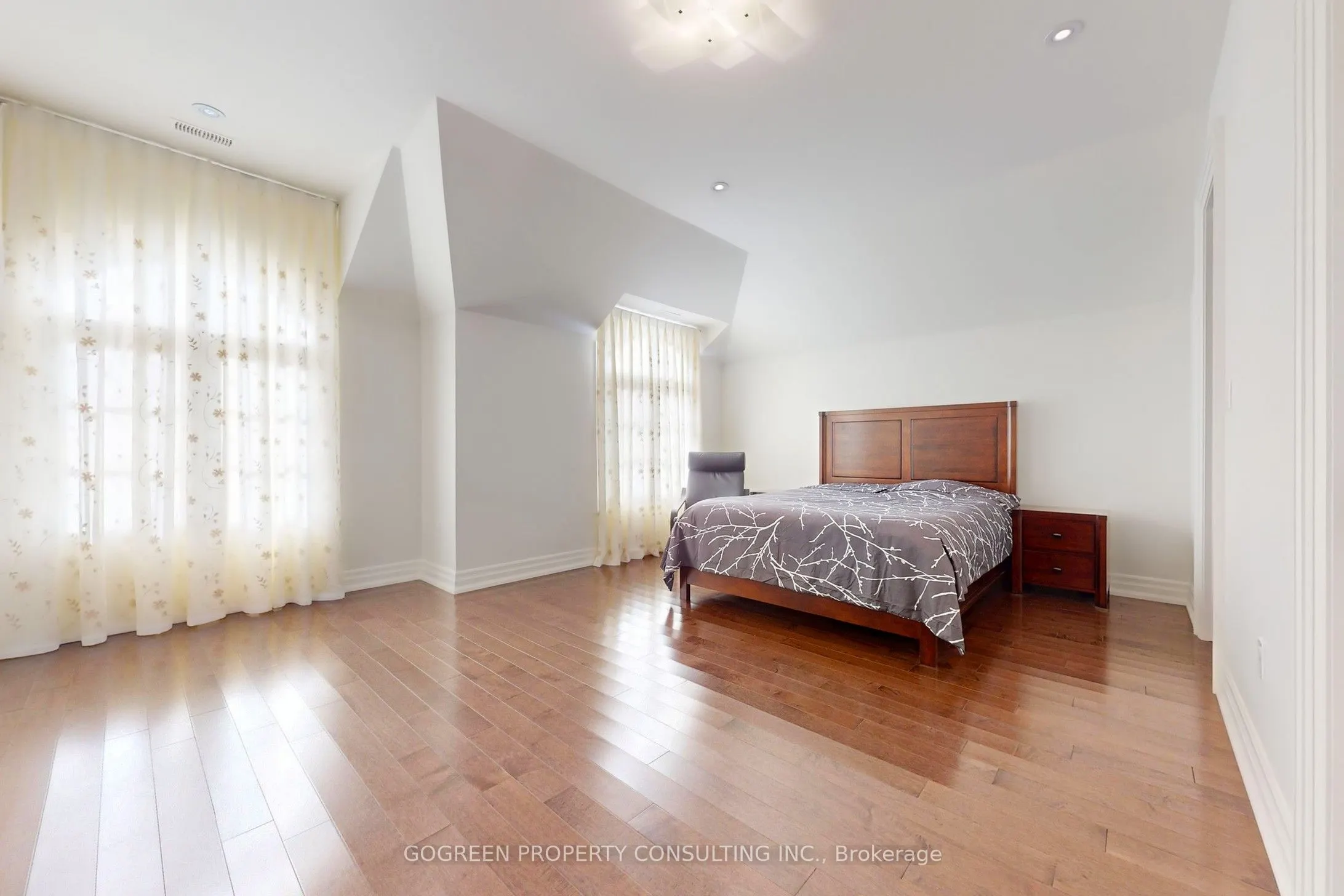 11 Elmview Avenue