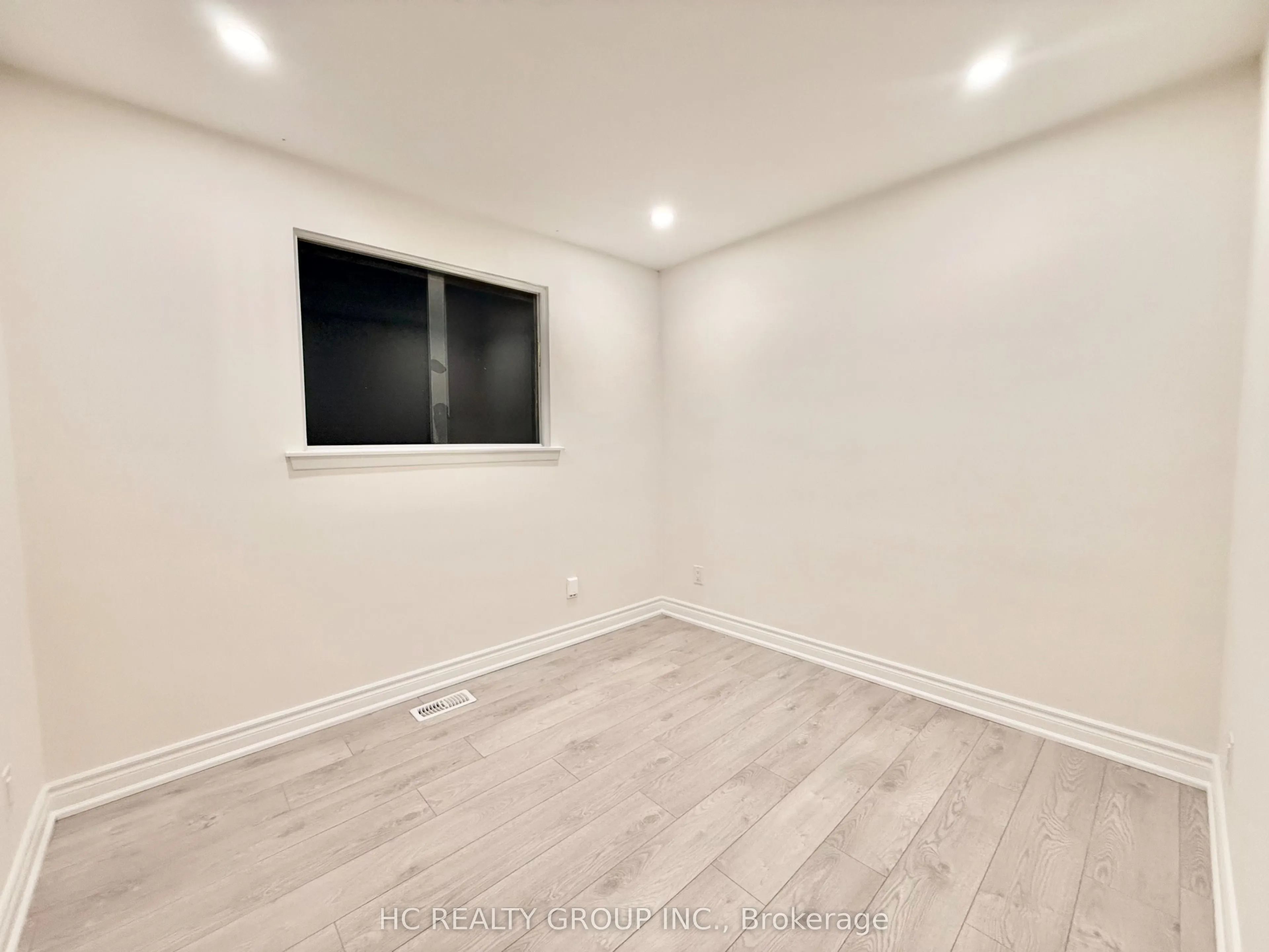 52 Dukinfield Crescent