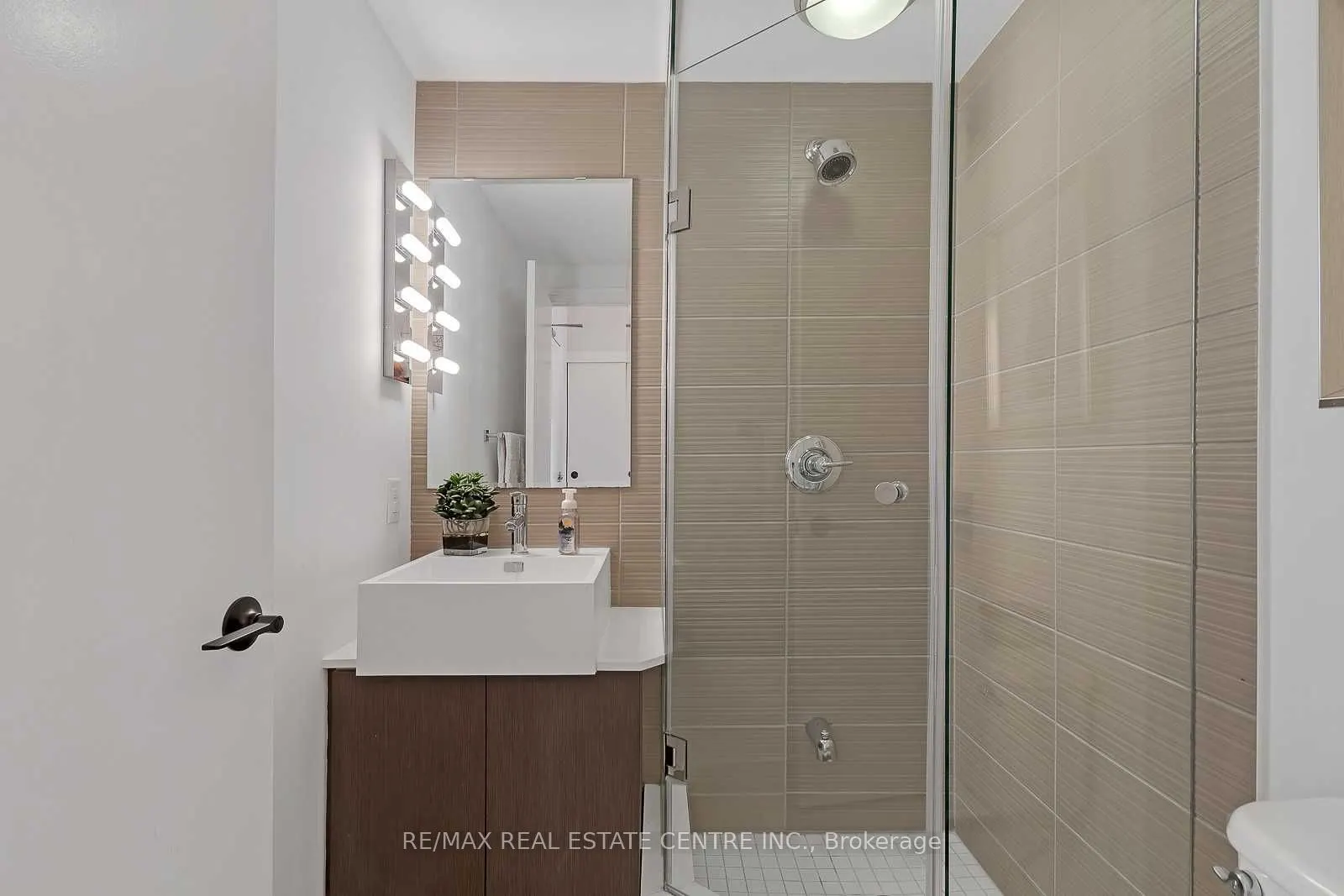 5 Hanna Avenue #407