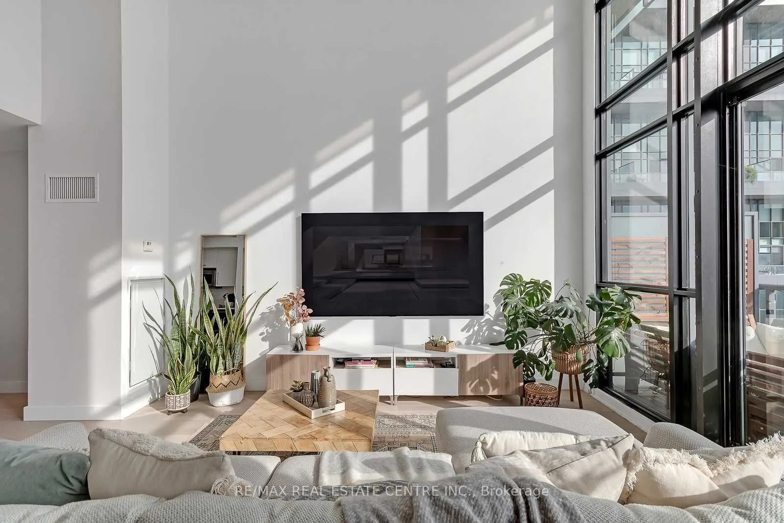 5 Hanna Avenue #407