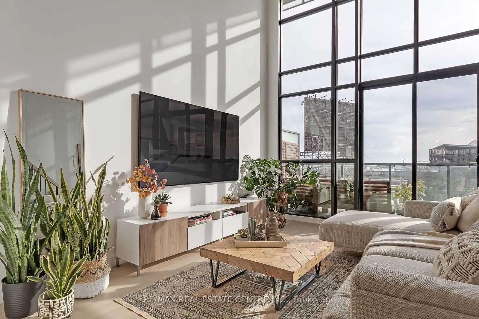5 Hanna Avenue #407