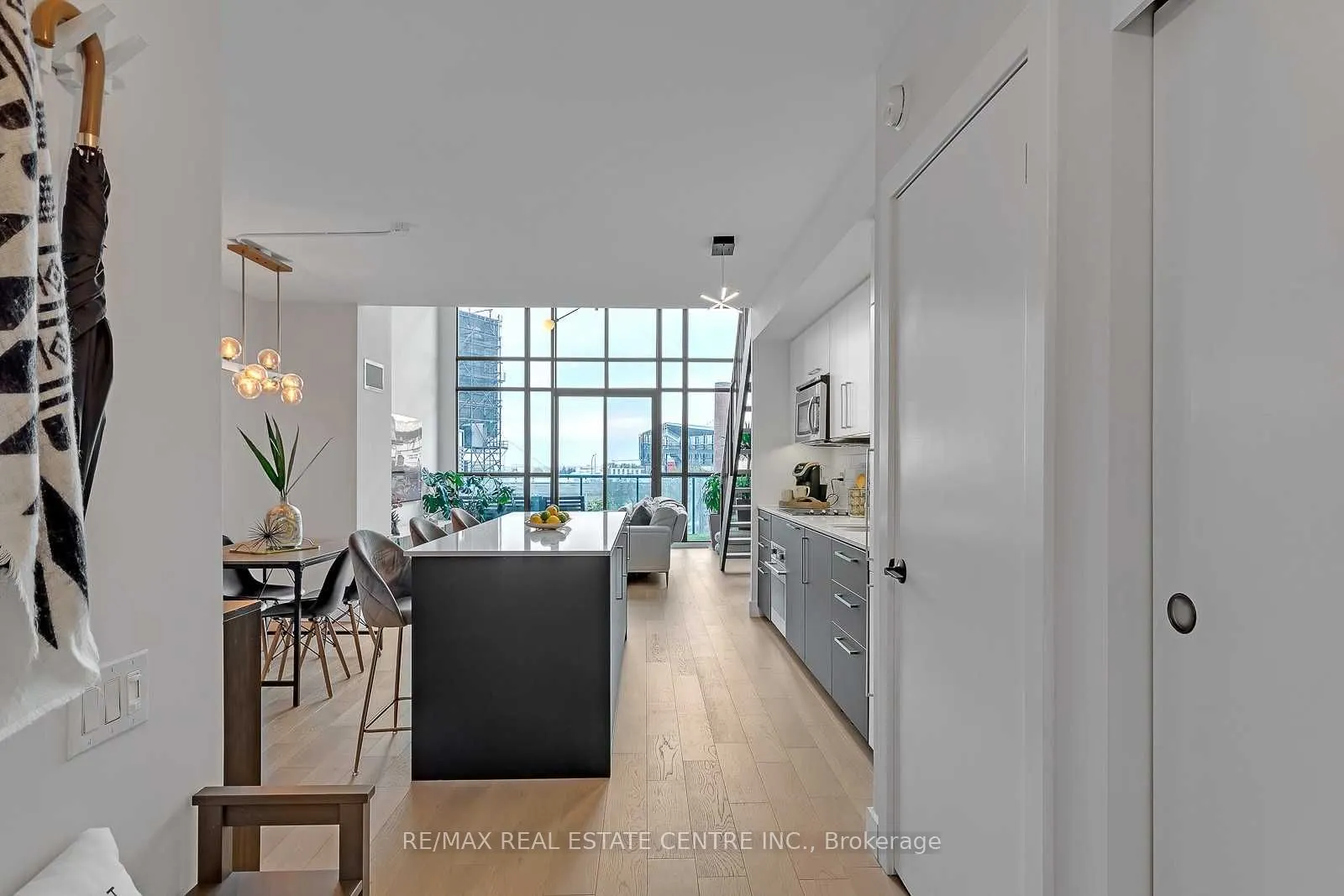 5 Hanna Avenue #407