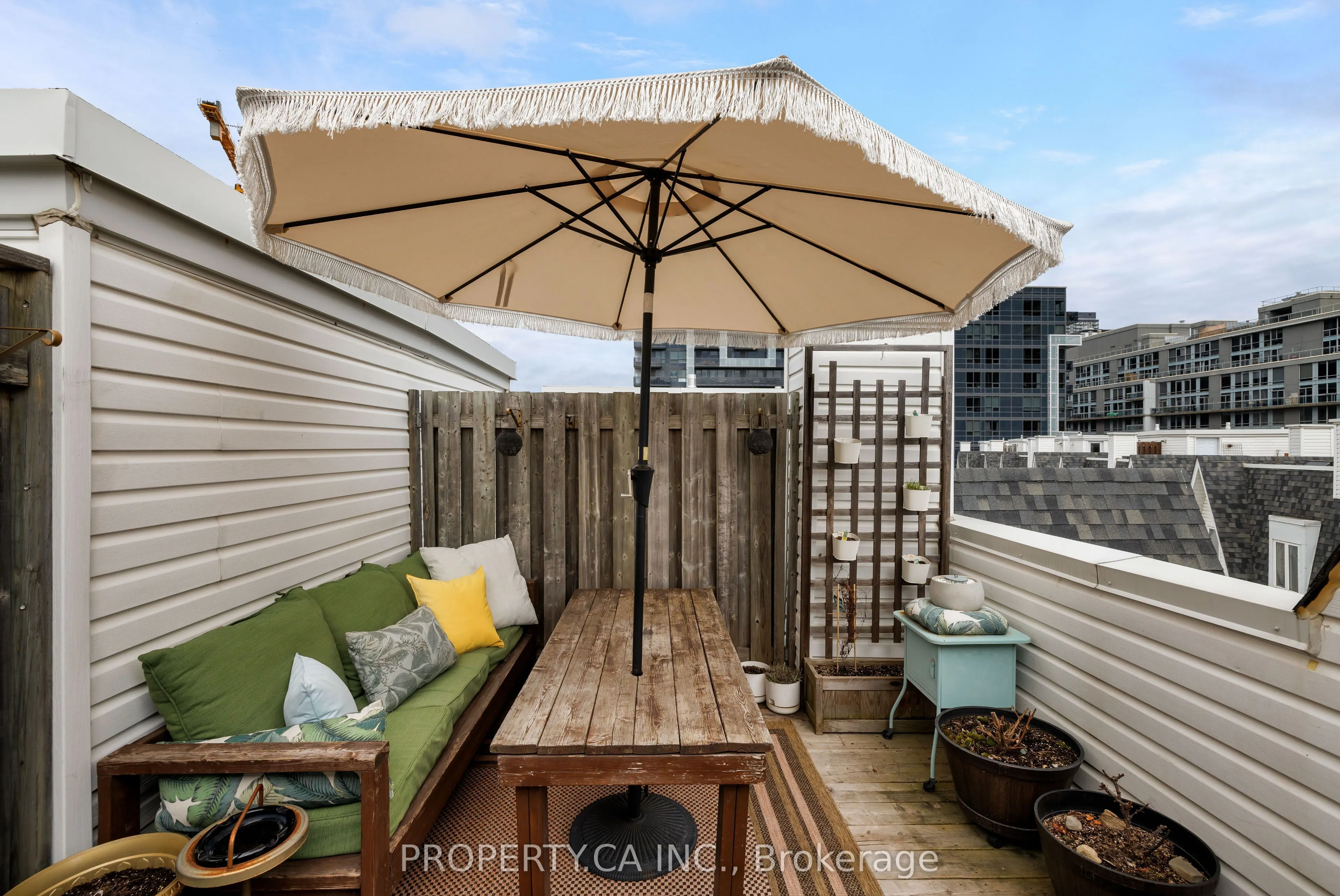 12 Sudbury Street #819