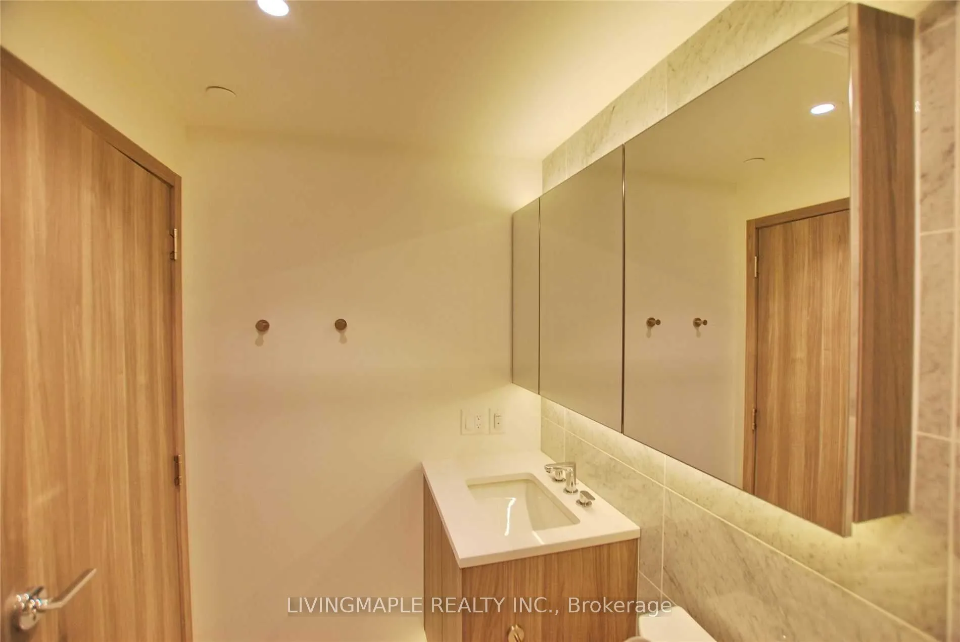 95 Mcmahon Drive #3503