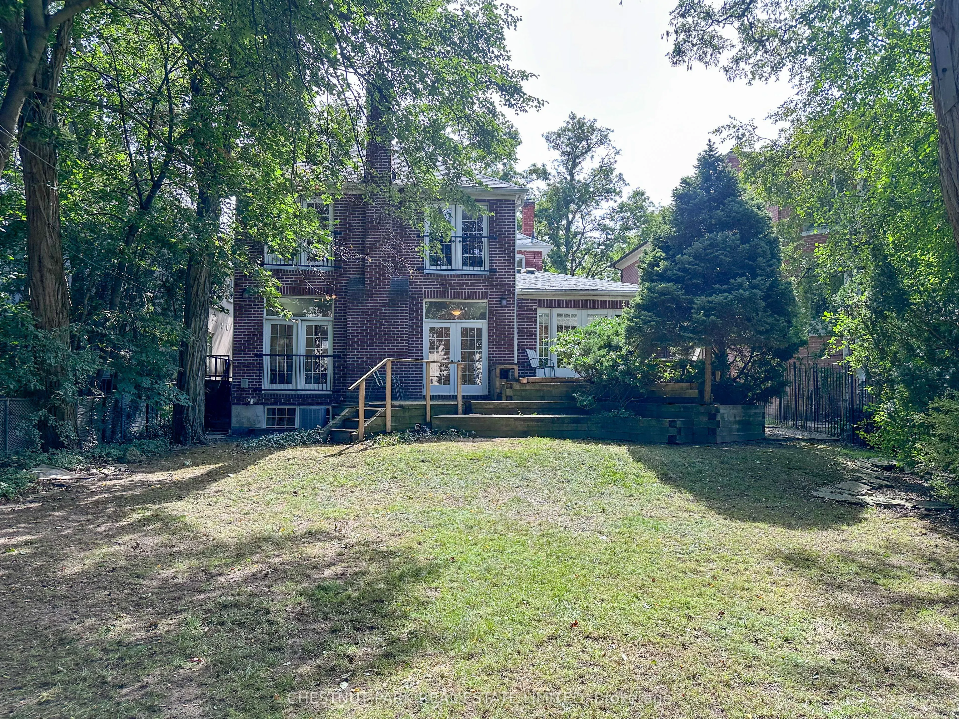 16 Lewes Crescent