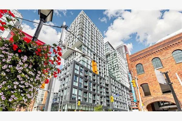 158 Front Street E #813