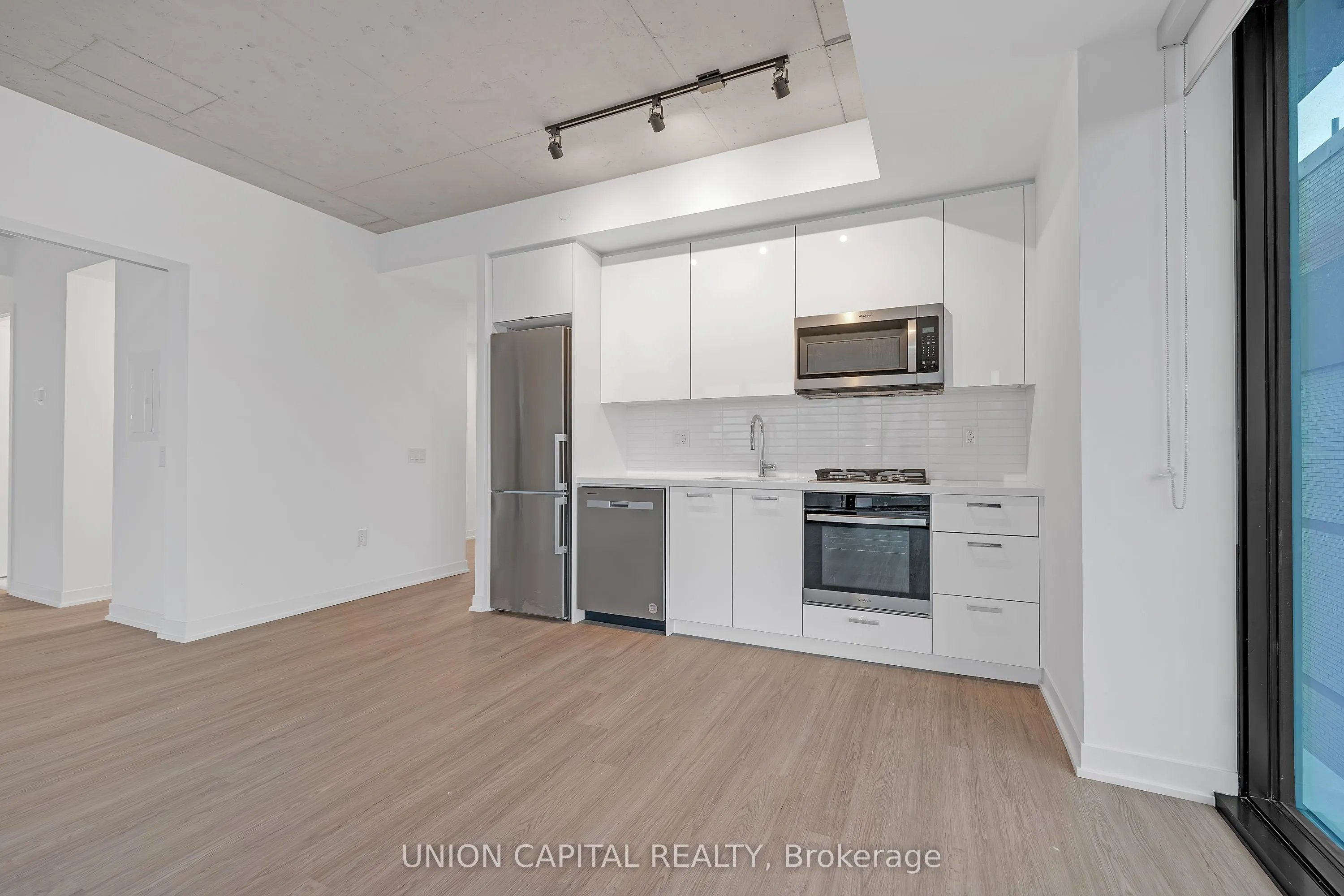 195 McCaul Street #1111