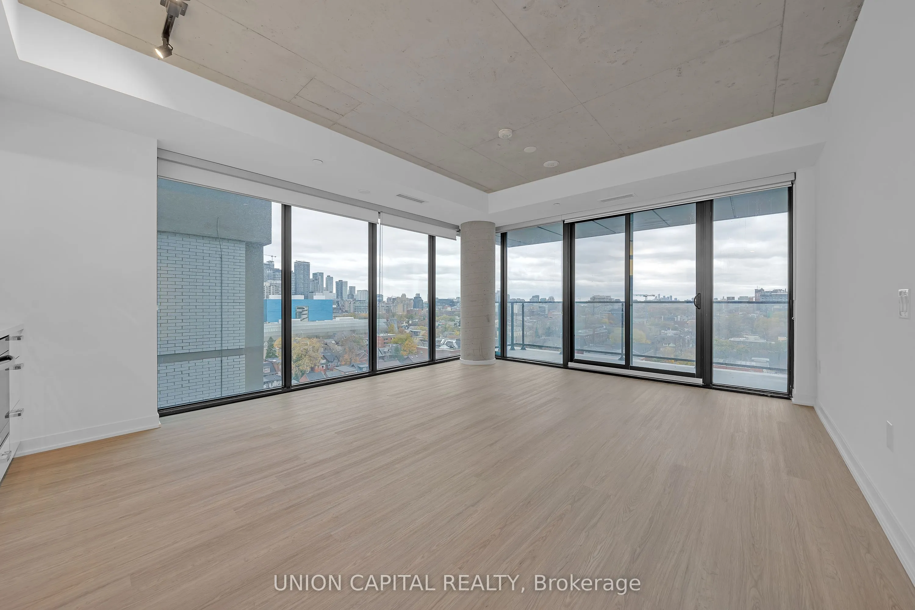 195 McCaul Street #1111