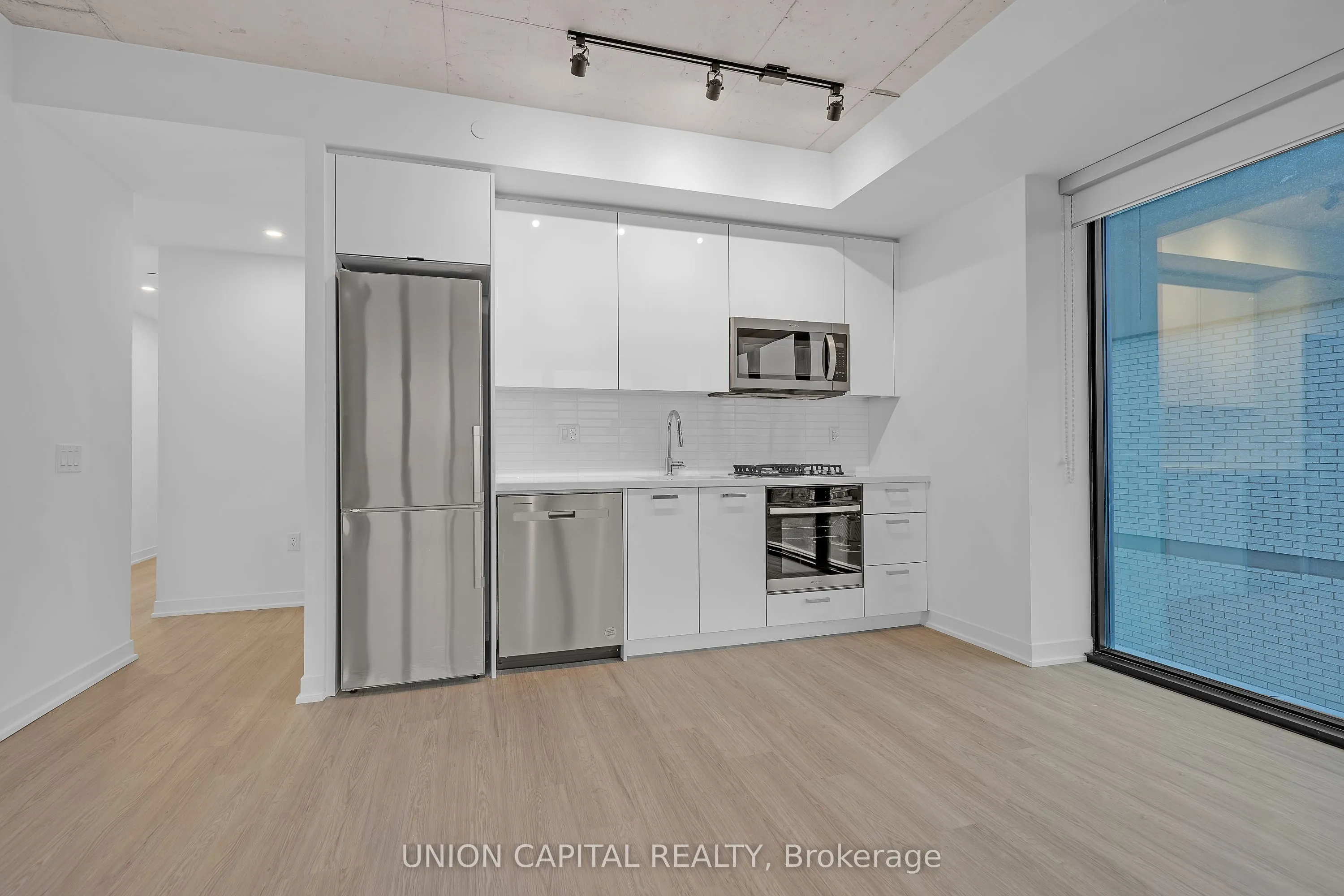 195 McCaul Street #1111