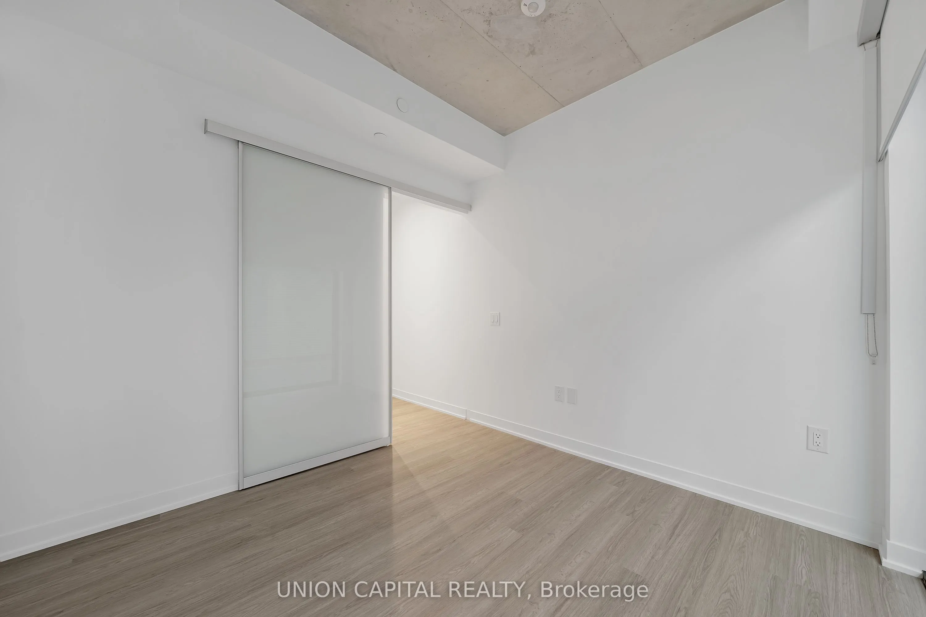 195 McCaul Street #1111