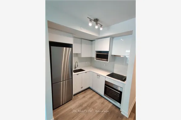 195 Redpath Avenue #814