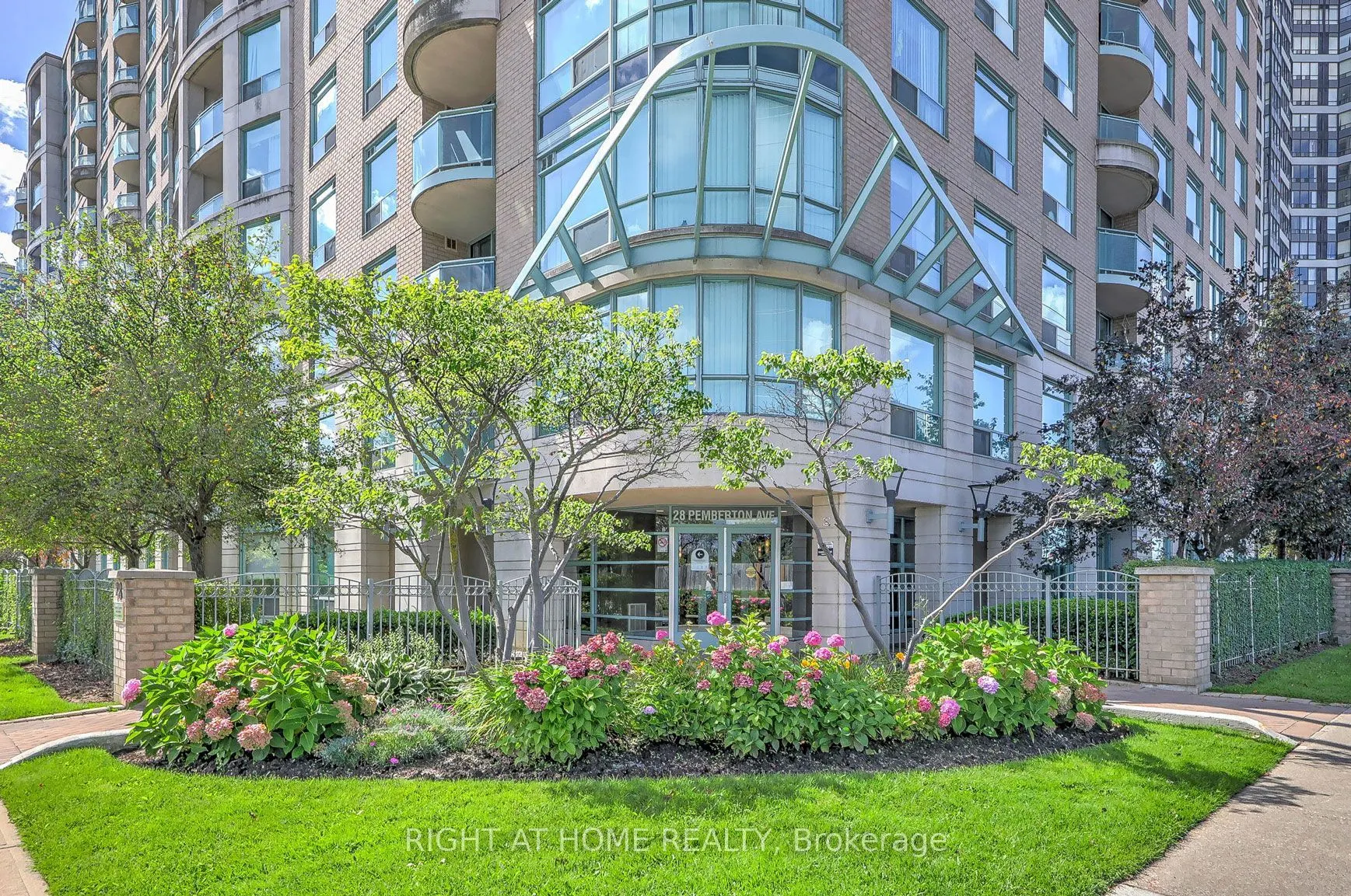 28 Pemberton Avenue #706