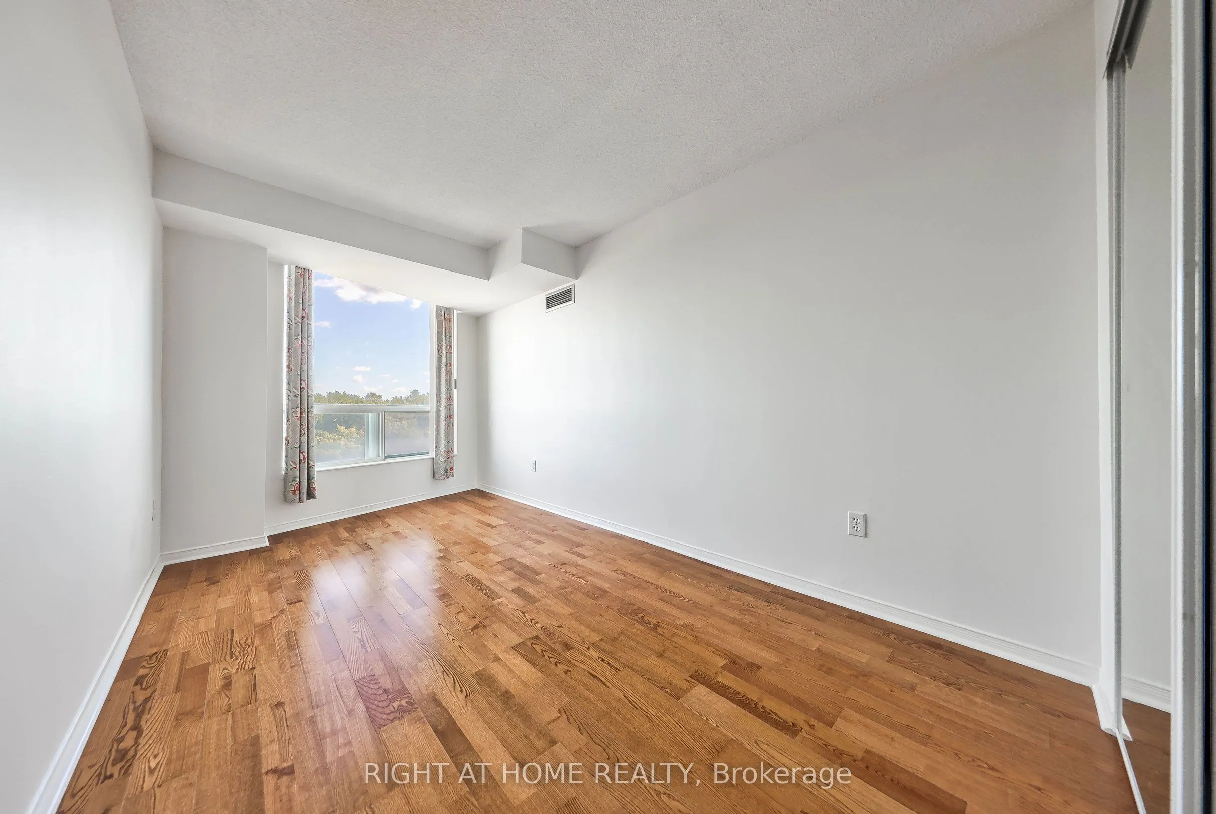 28 Pemberton Avenue #706