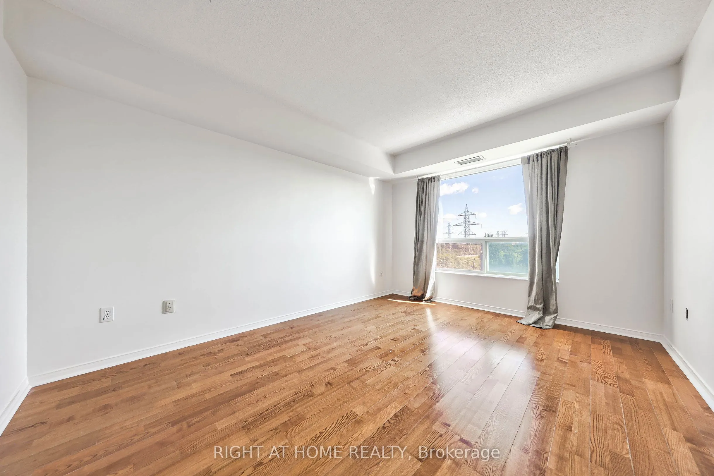 28 Pemberton Avenue #706