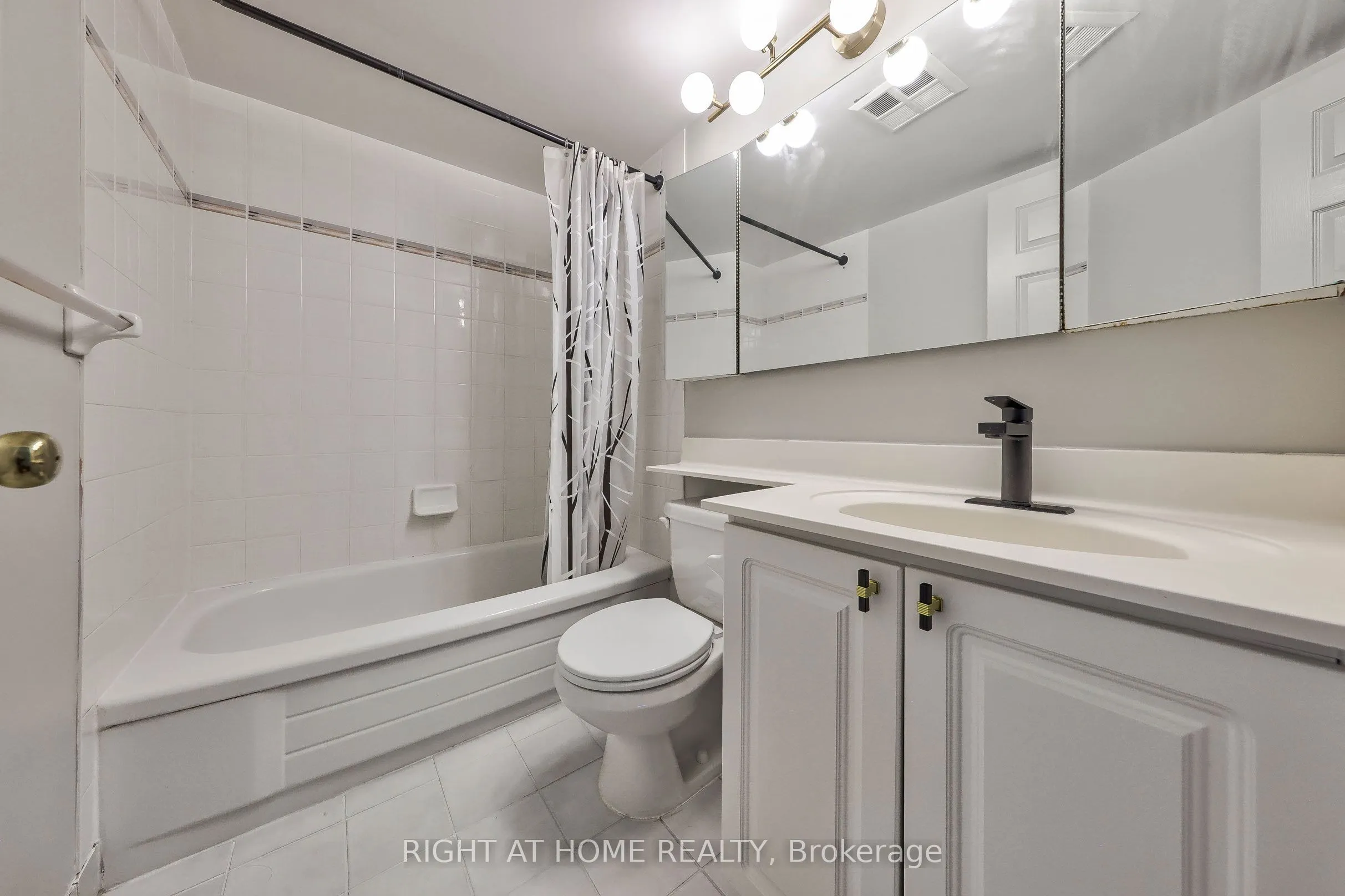 28 Pemberton Avenue #706