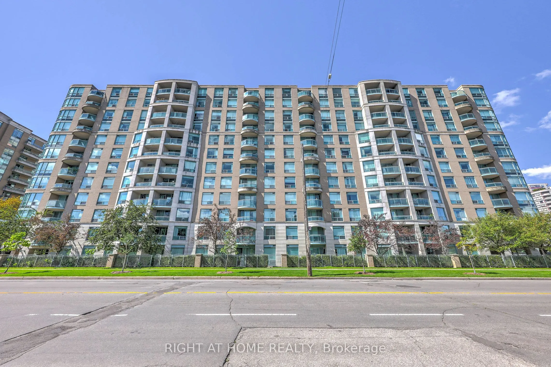 28 Pemberton Avenue #706