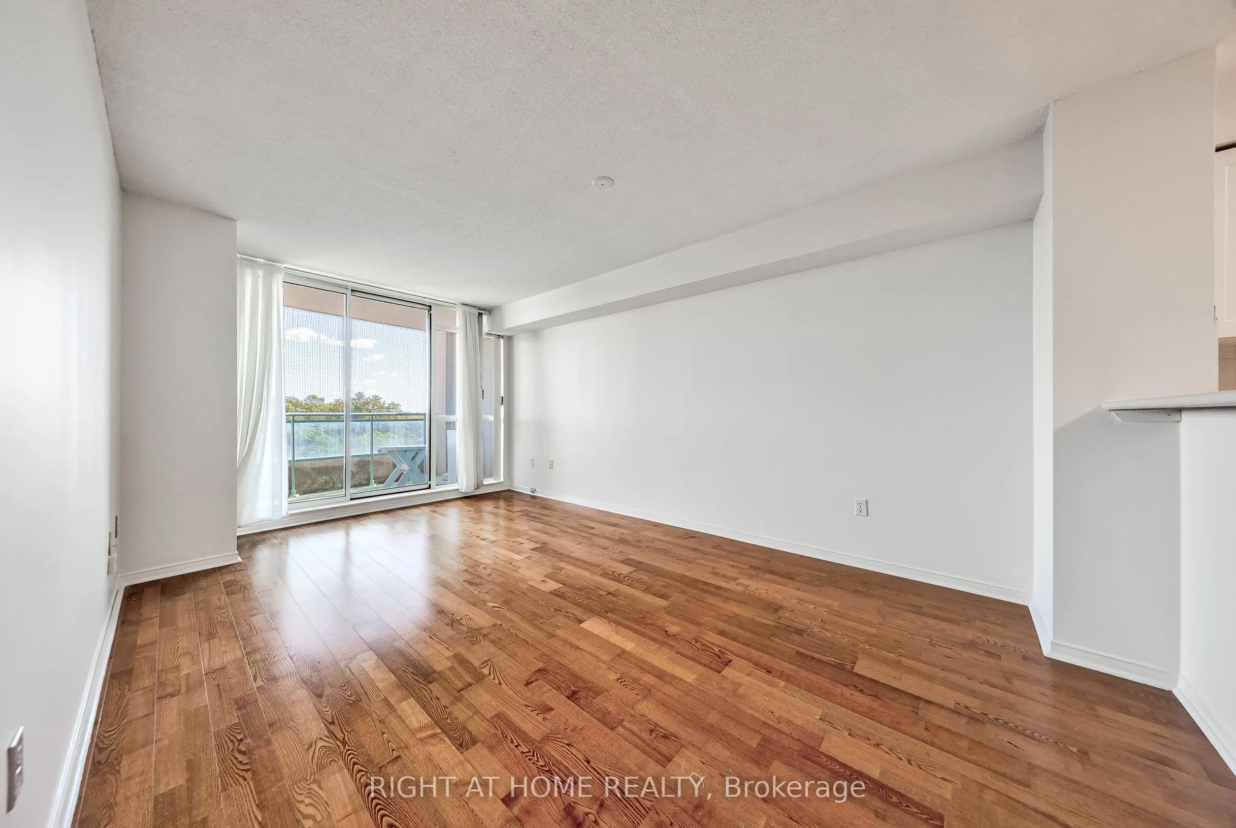 28 Pemberton Avenue #706