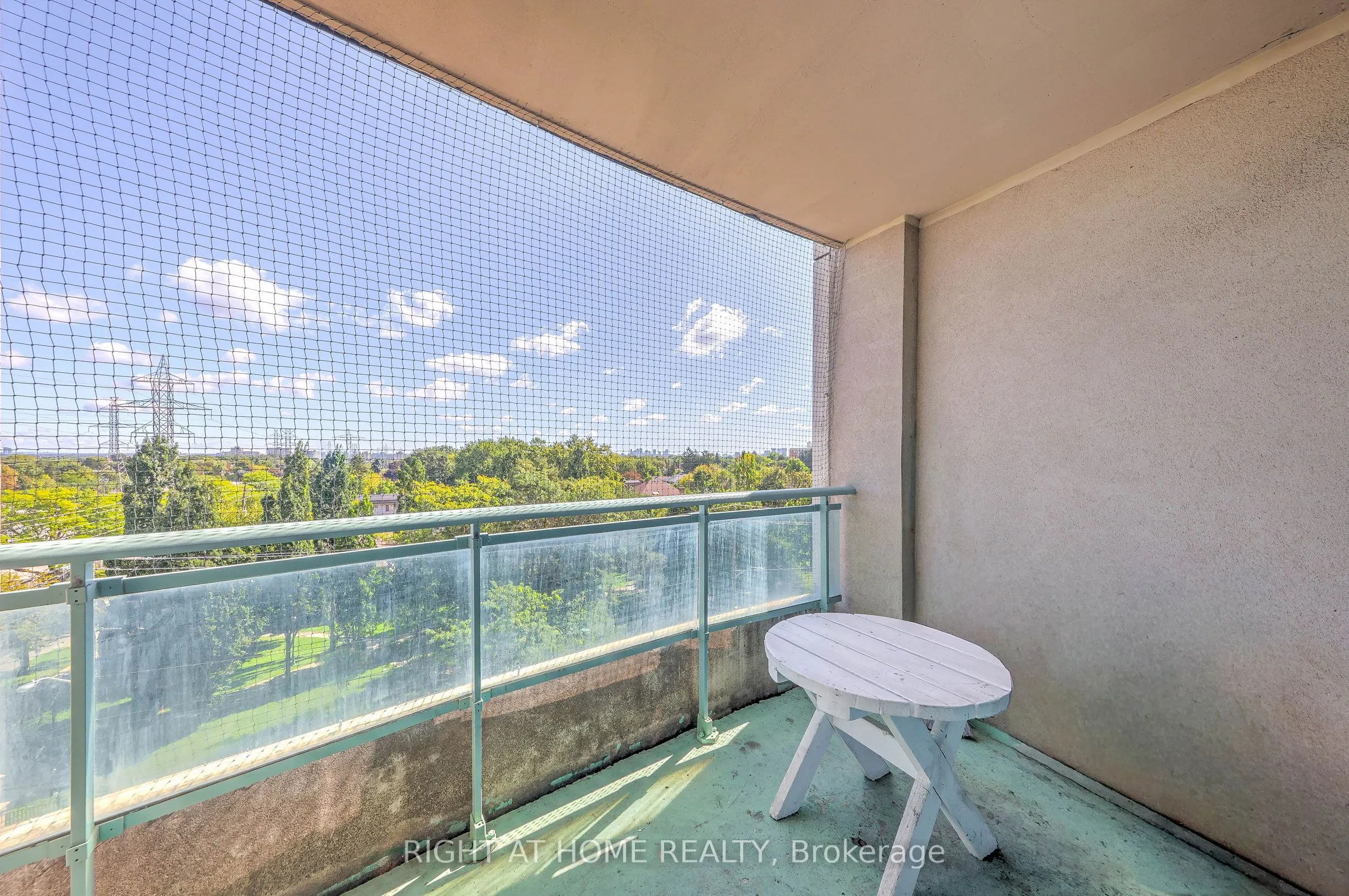 28 Pemberton Avenue #706