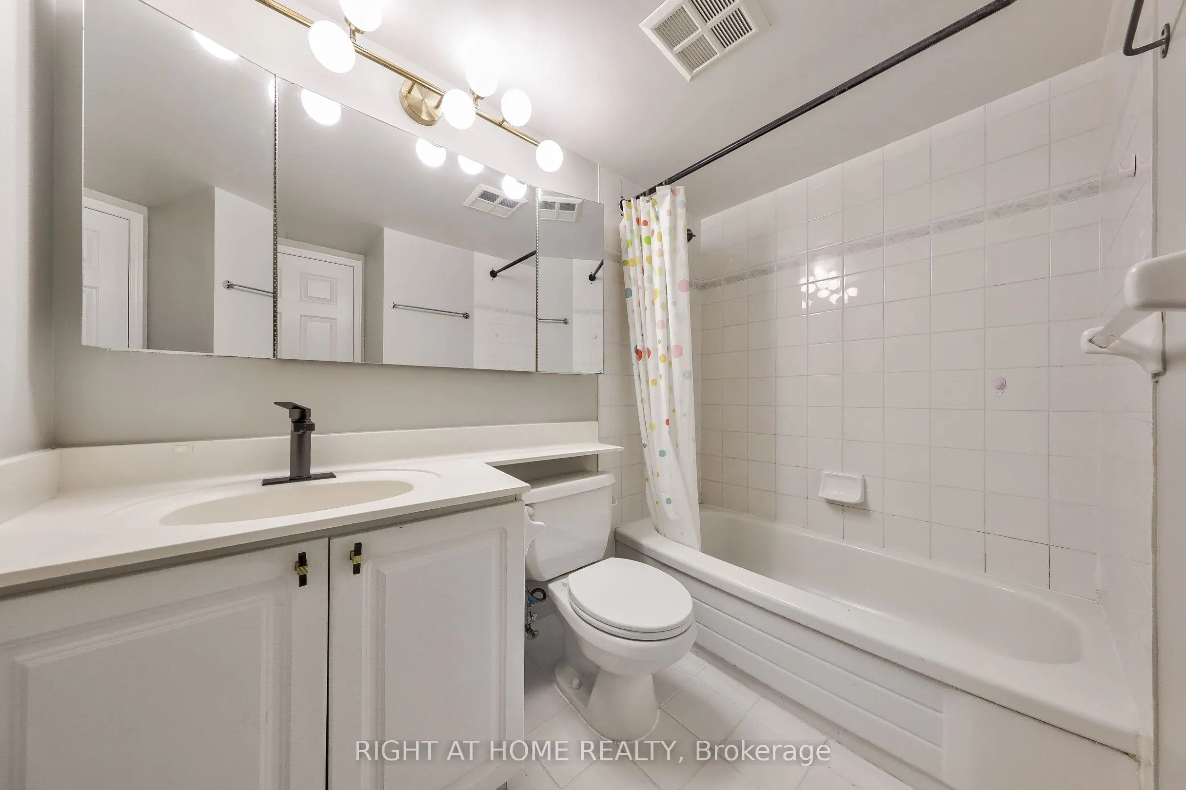 28 Pemberton Avenue #706