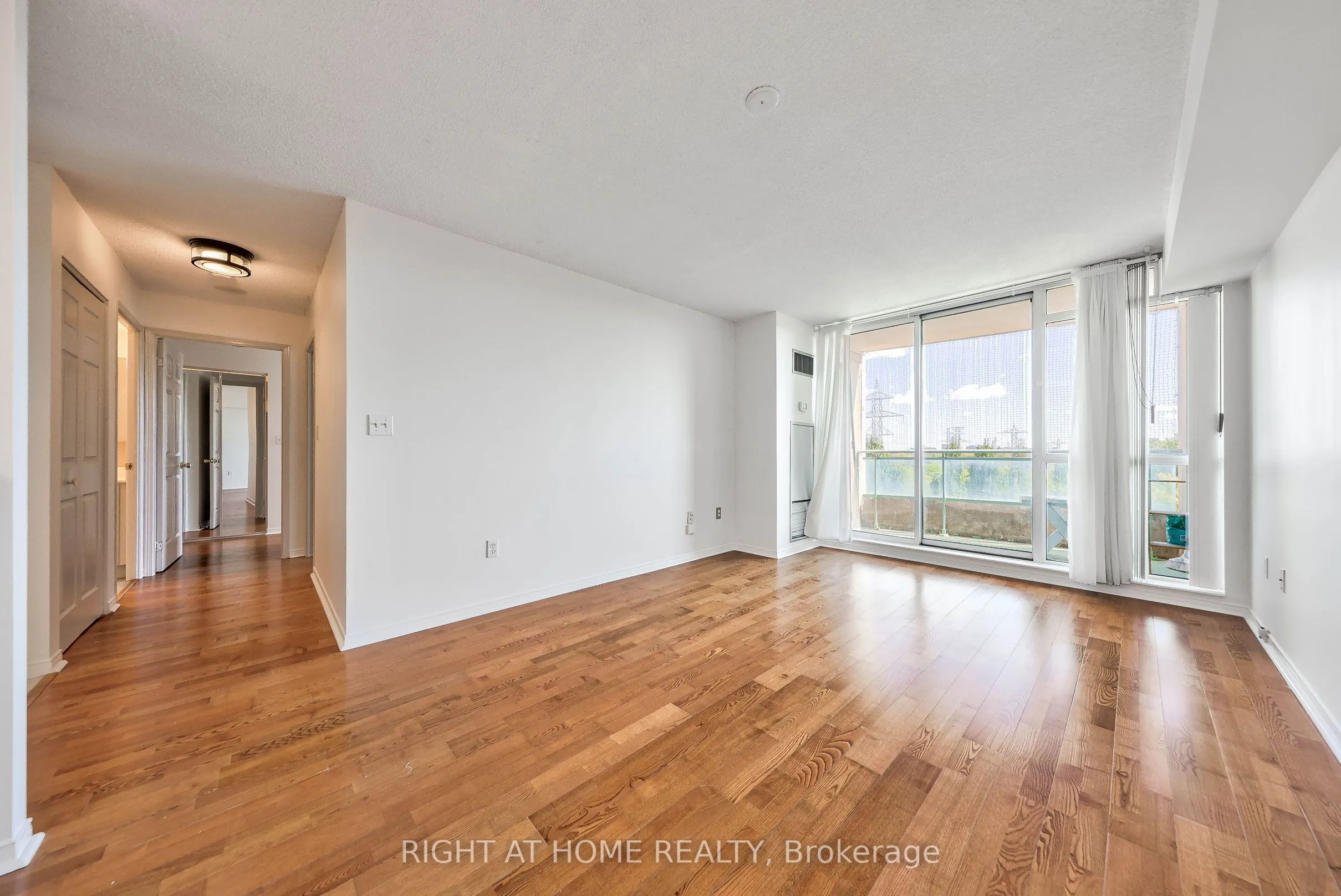 28 Pemberton Avenue #706