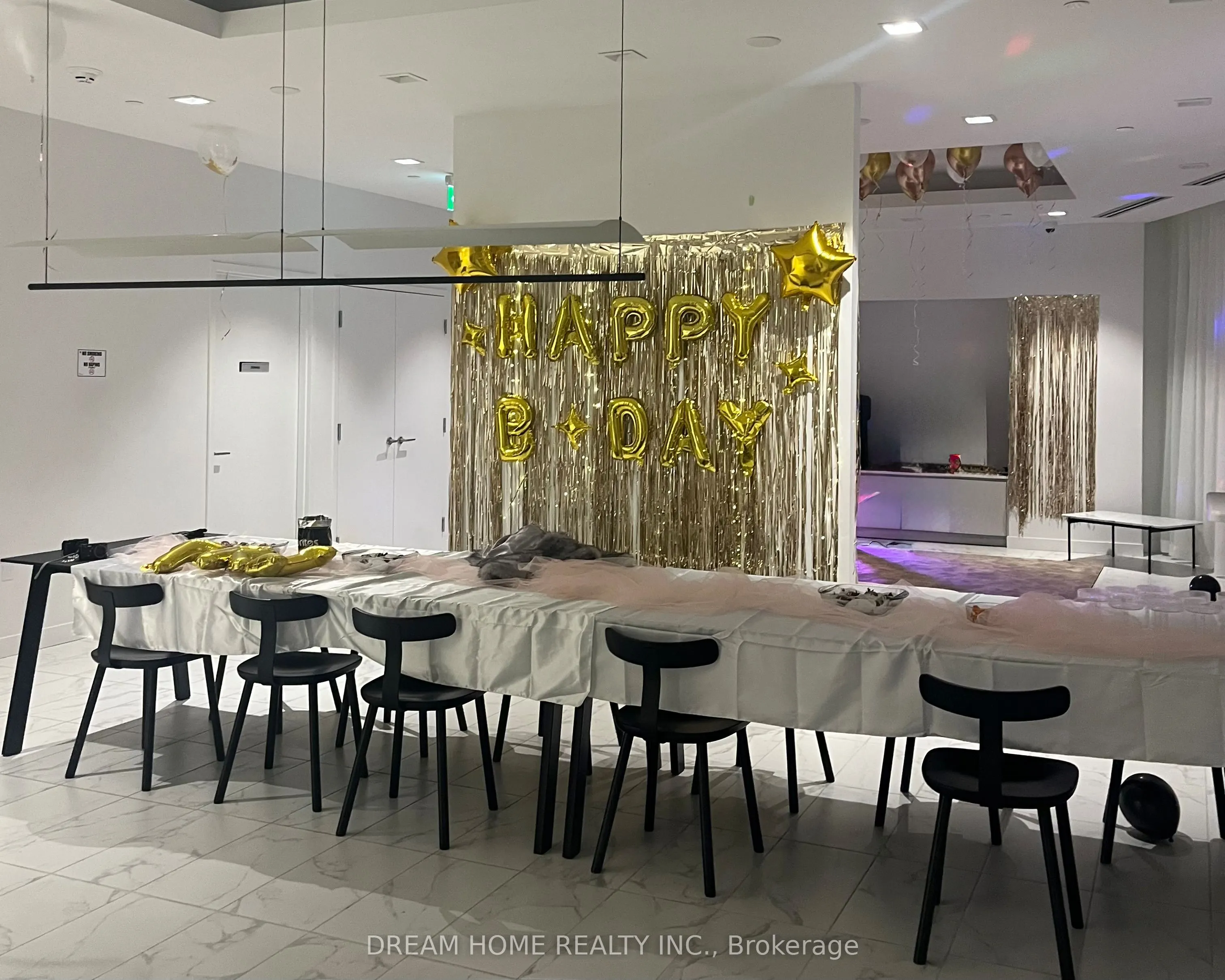 230 Simcoe Street #1226