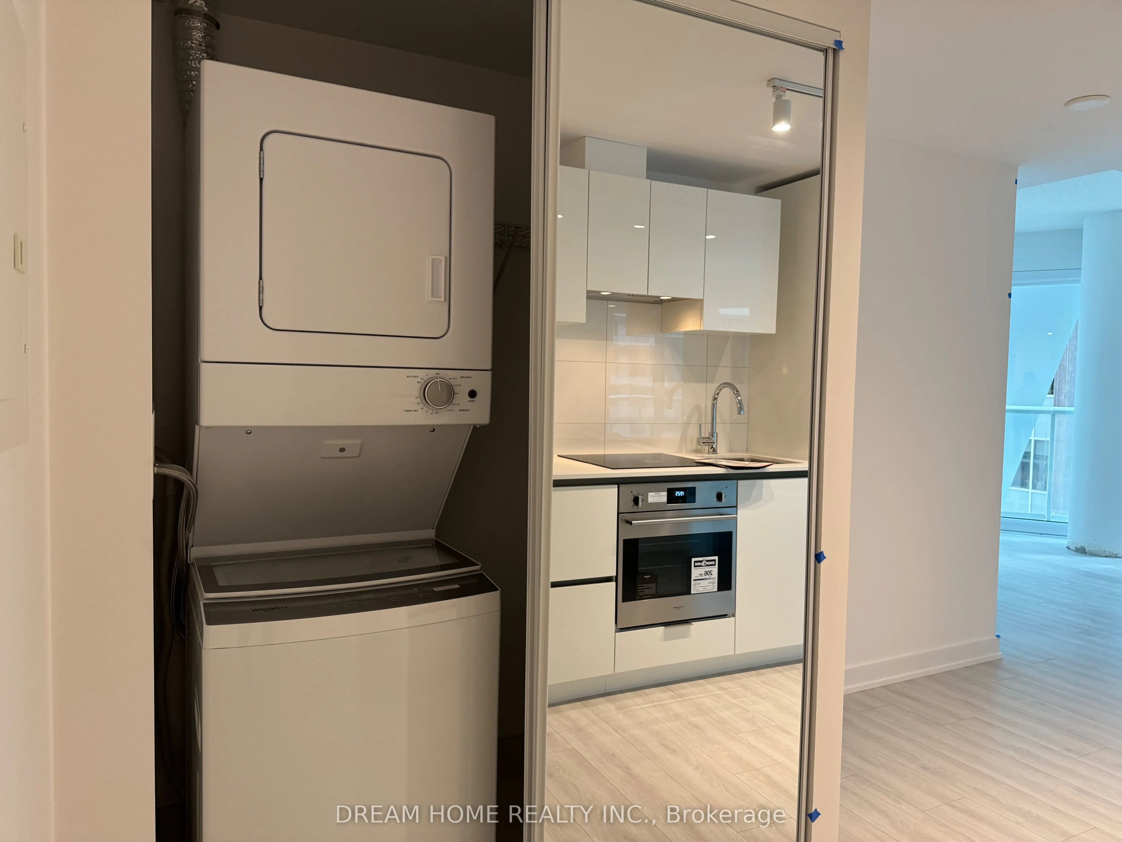 230 Simcoe Street #1226