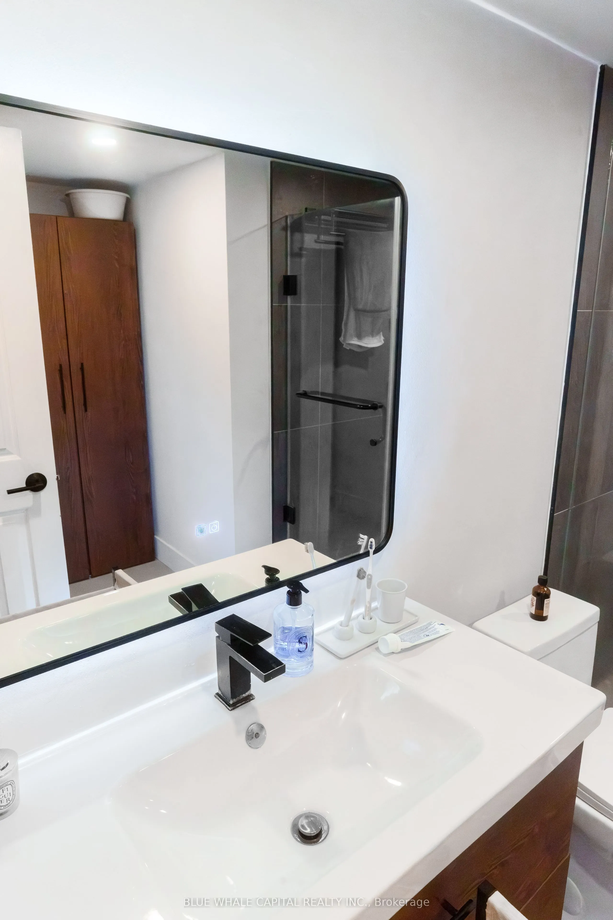18 Kenaston Gardens #1707