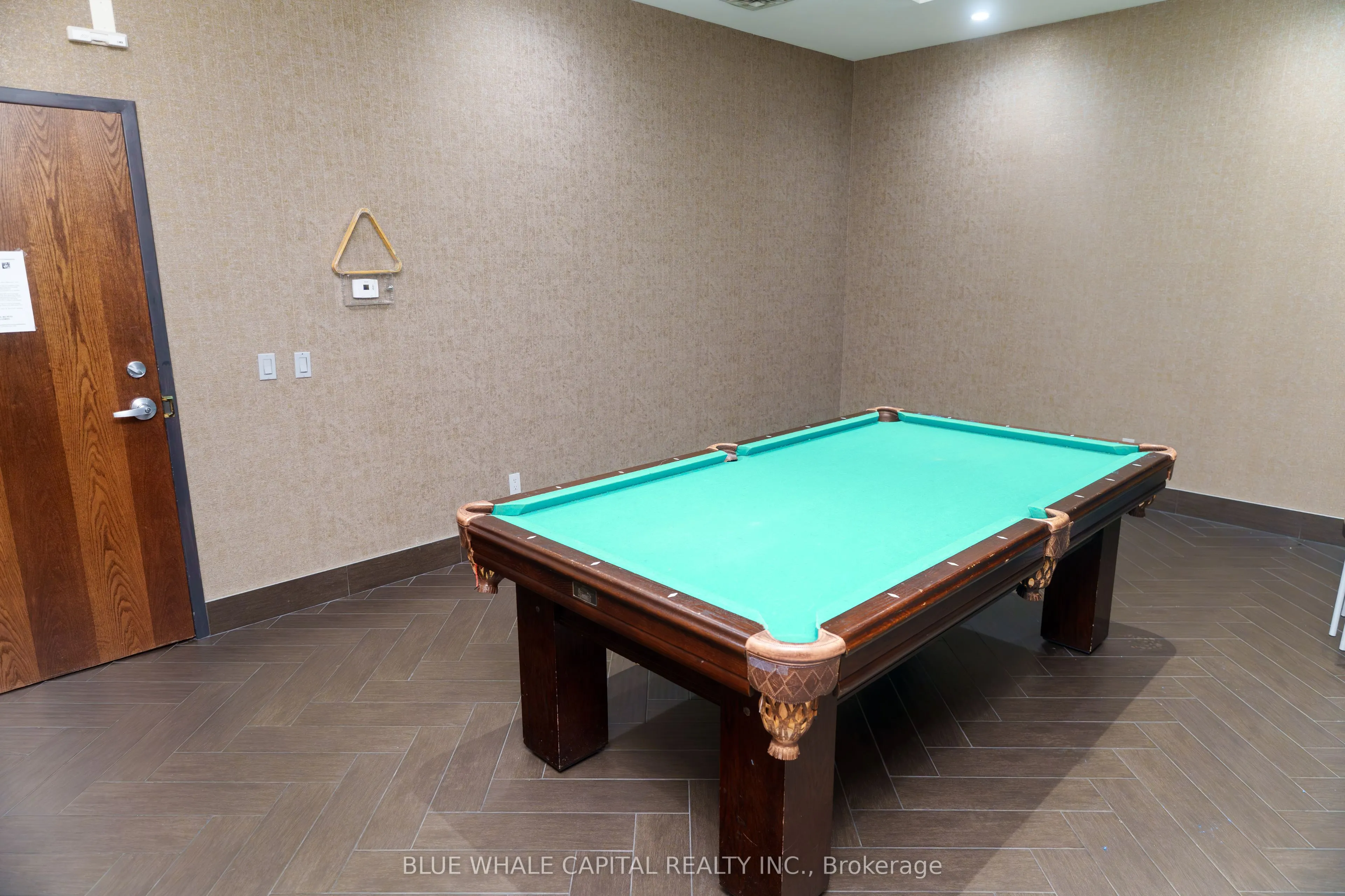 18 Kenaston Gardens #1707