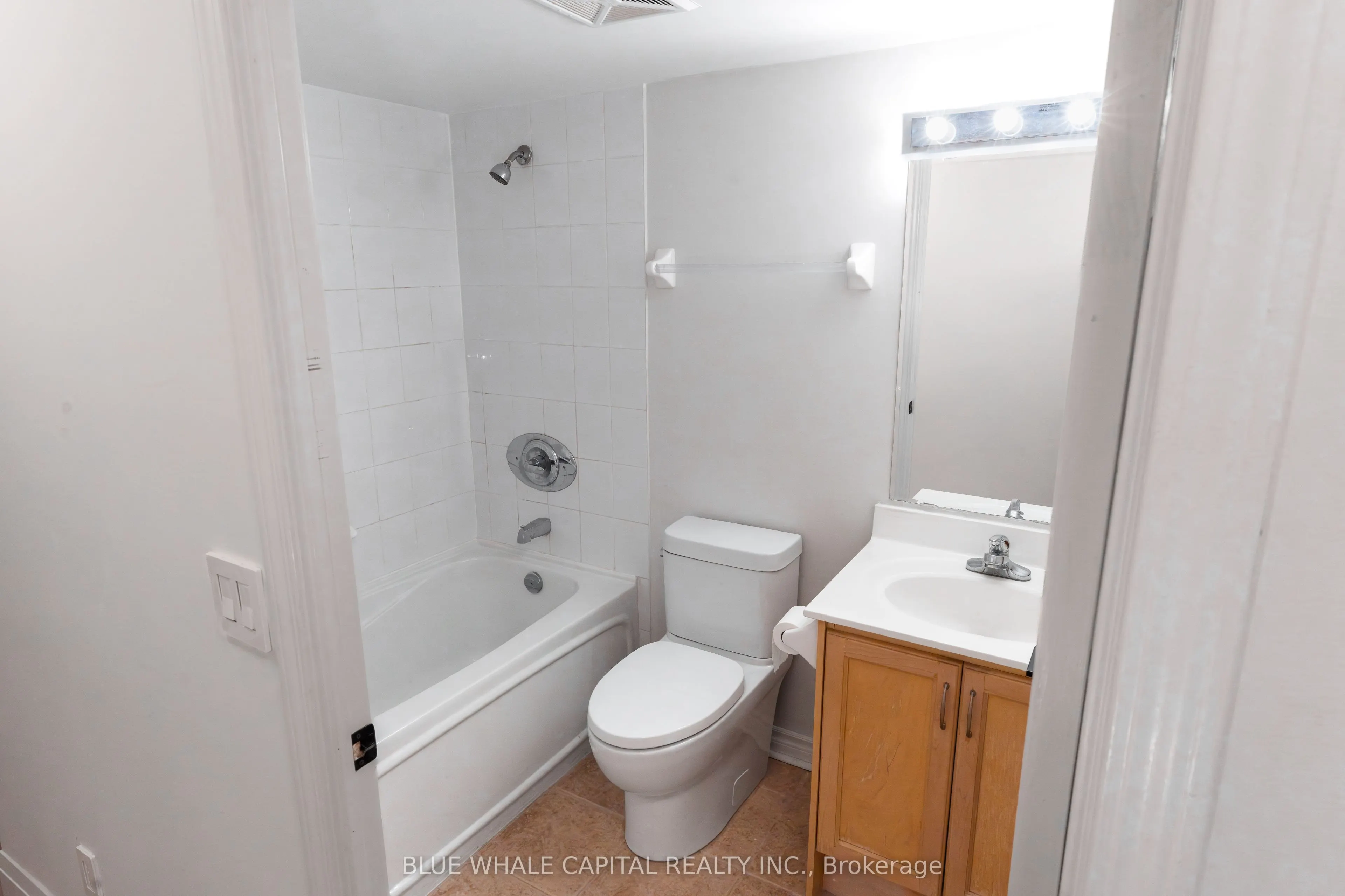 18 Kenaston Gardens #1707