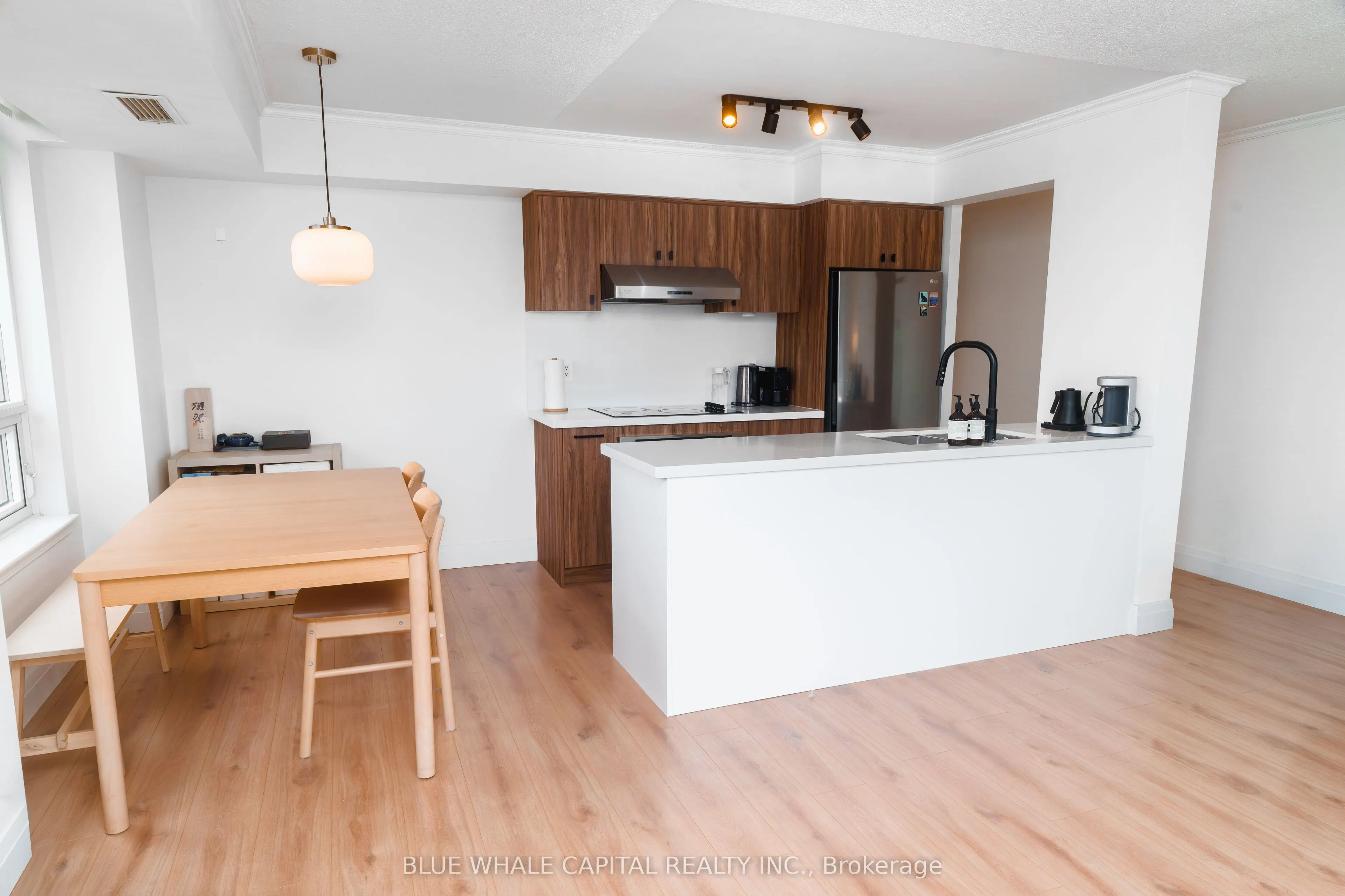 18 Kenaston Gardens #1707