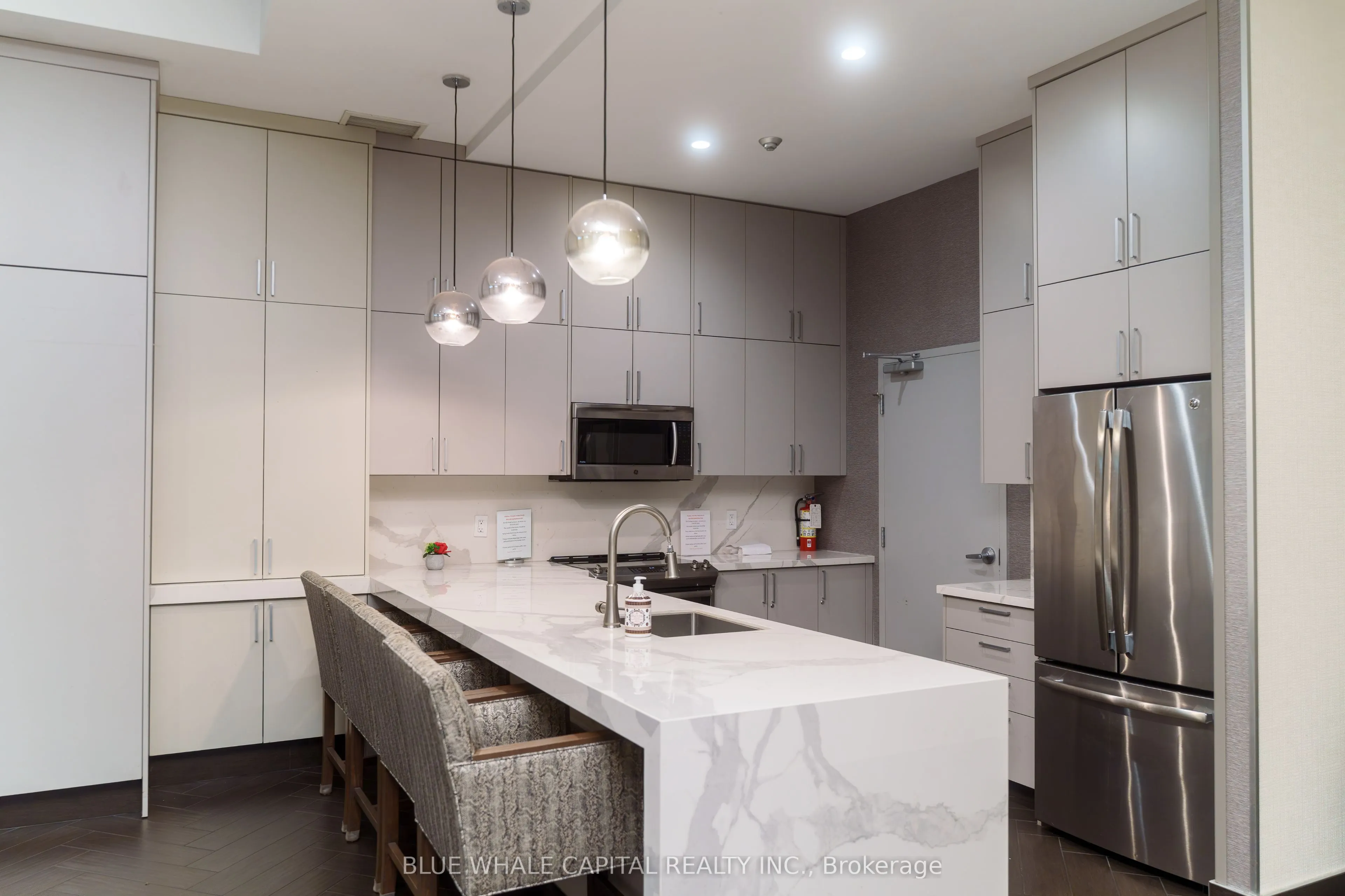 18 Kenaston Gardens #1707