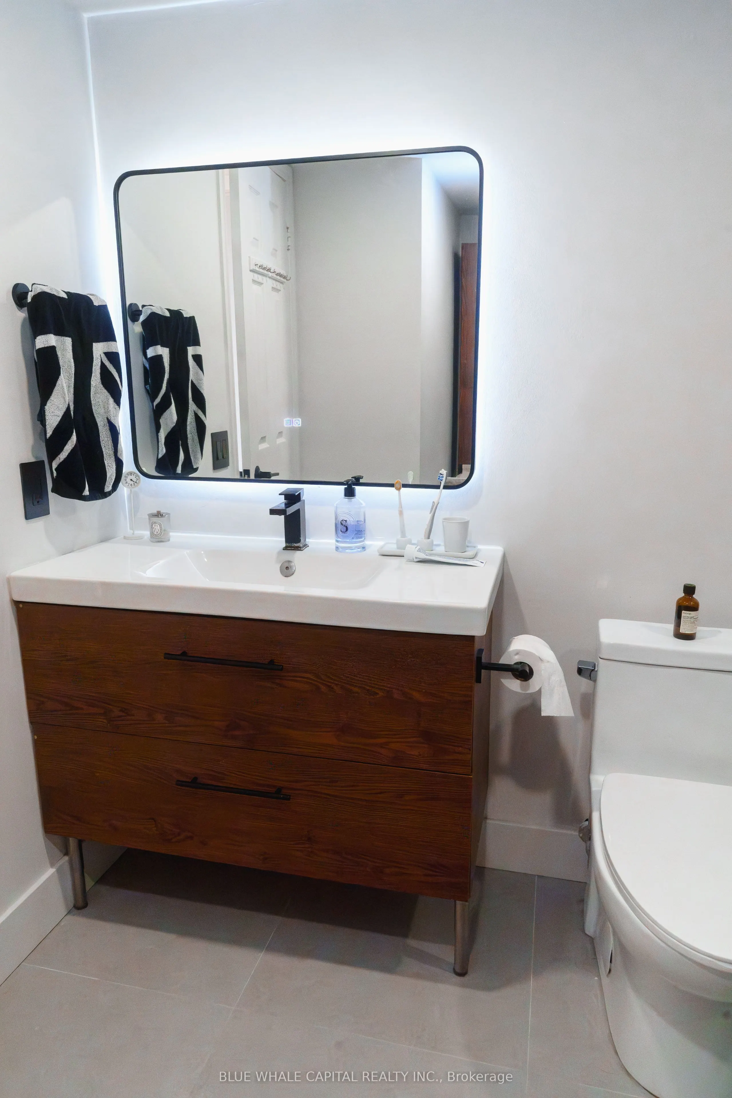 18 Kenaston Gardens #1707