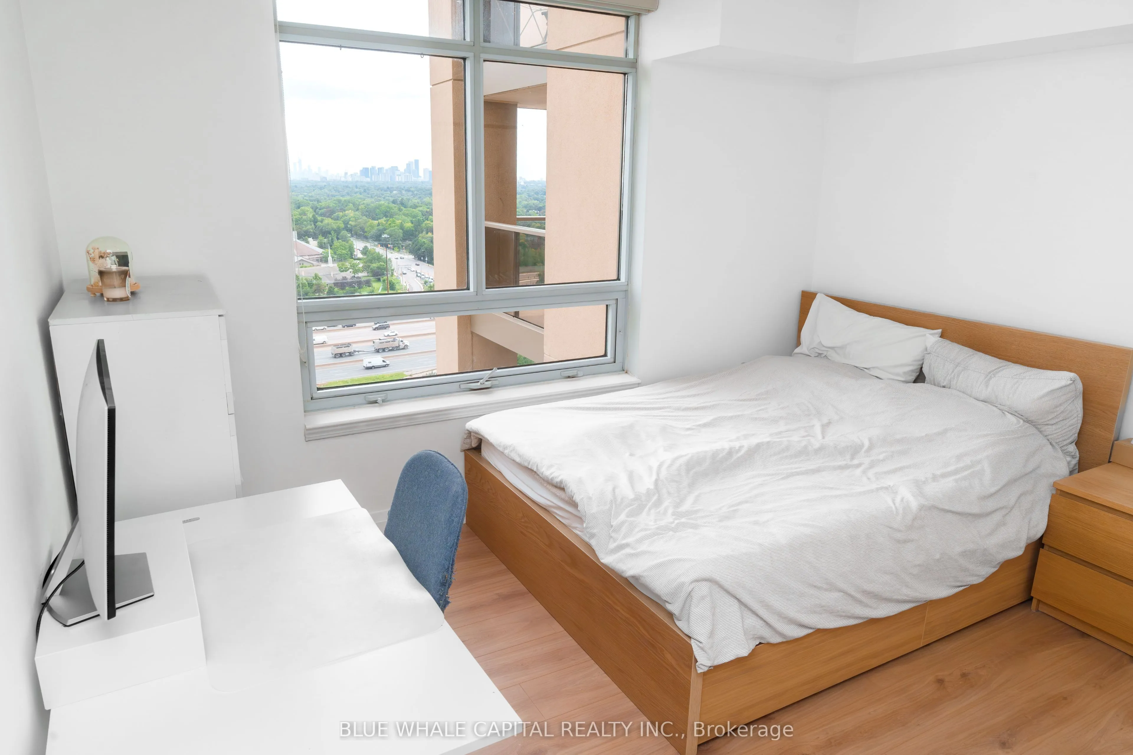 18 Kenaston Gardens #1707