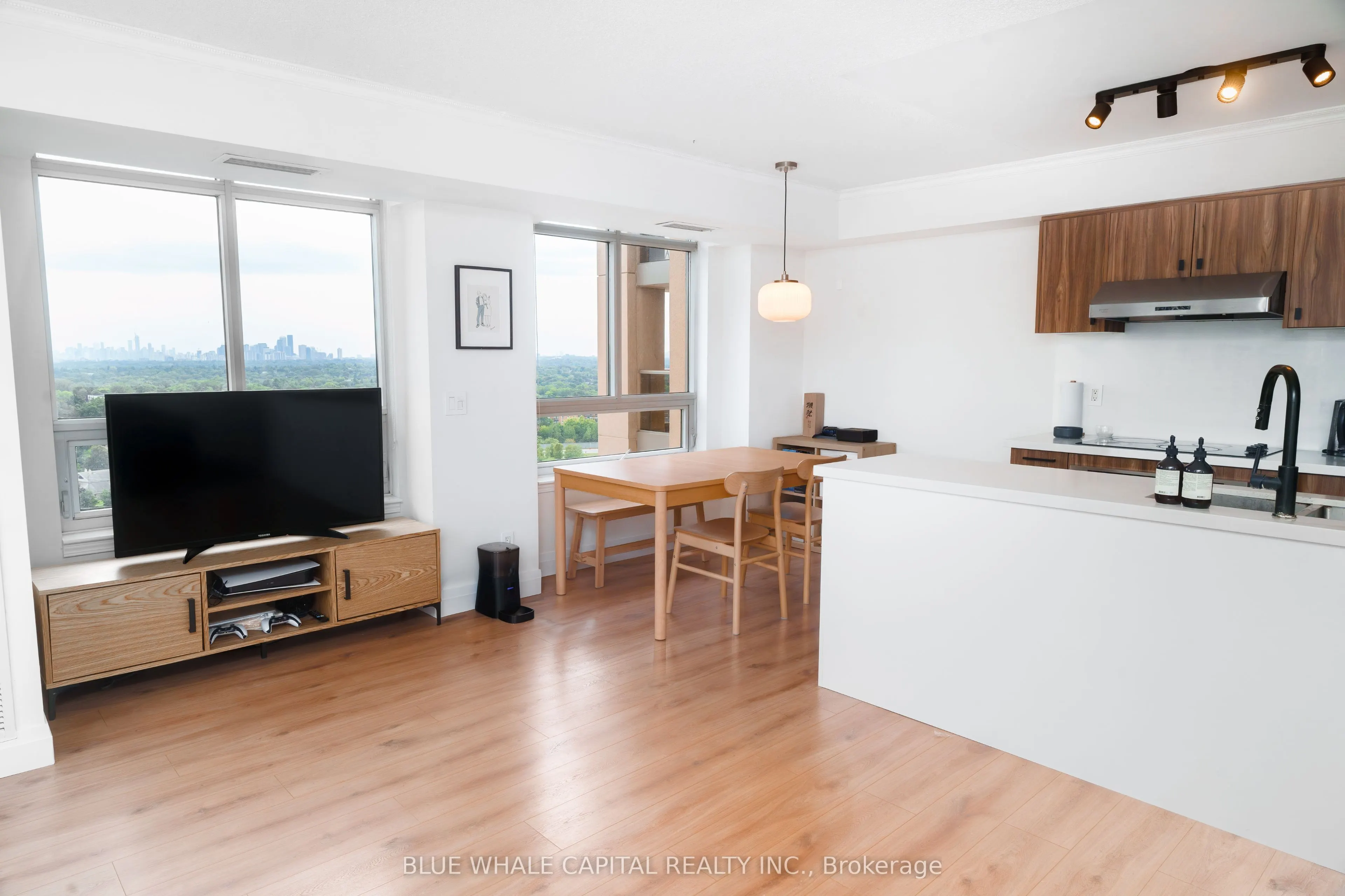 18 Kenaston Gardens #1707