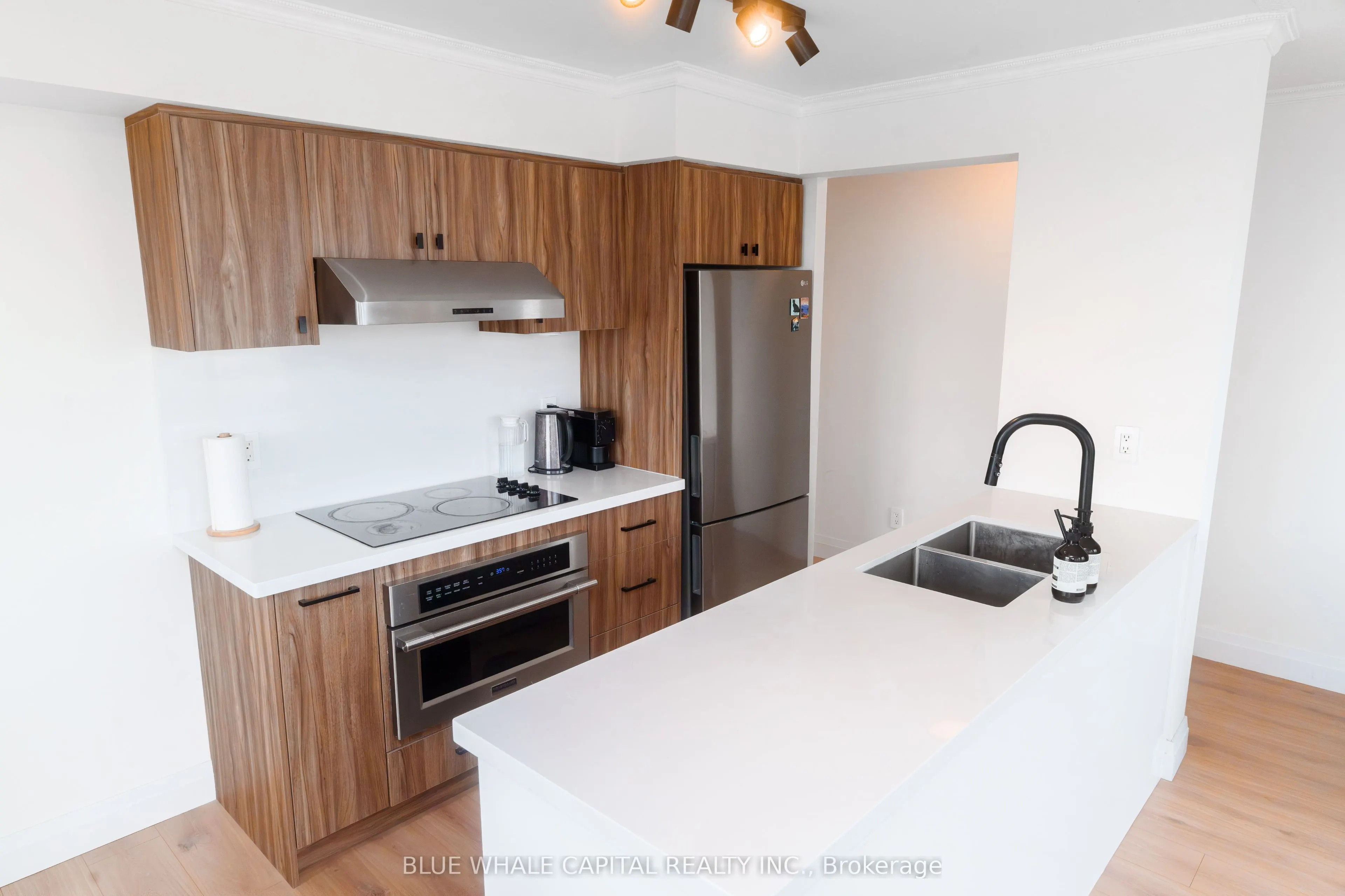 18 Kenaston Gardens #1707