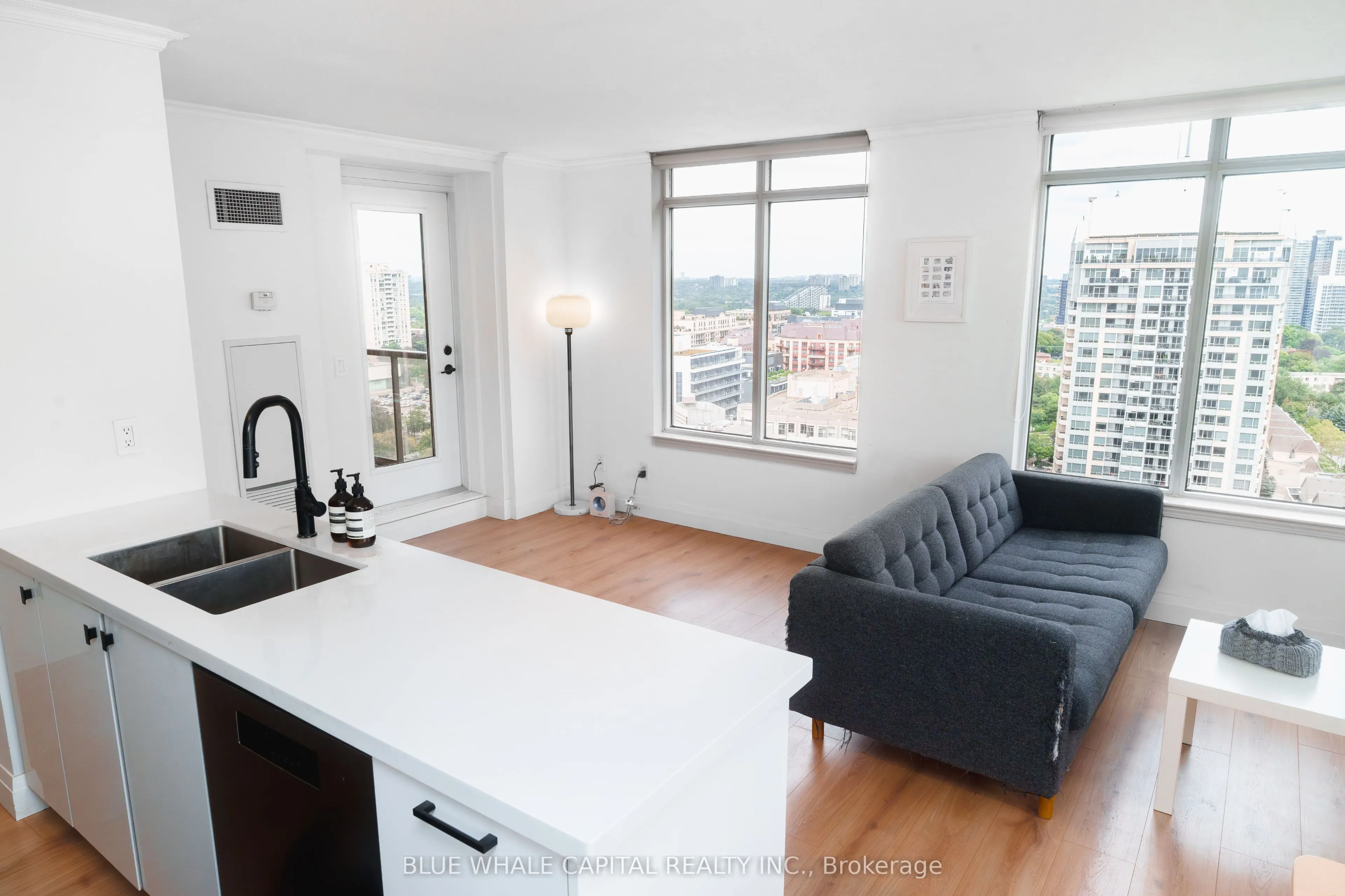 18 Kenaston Gardens #1707