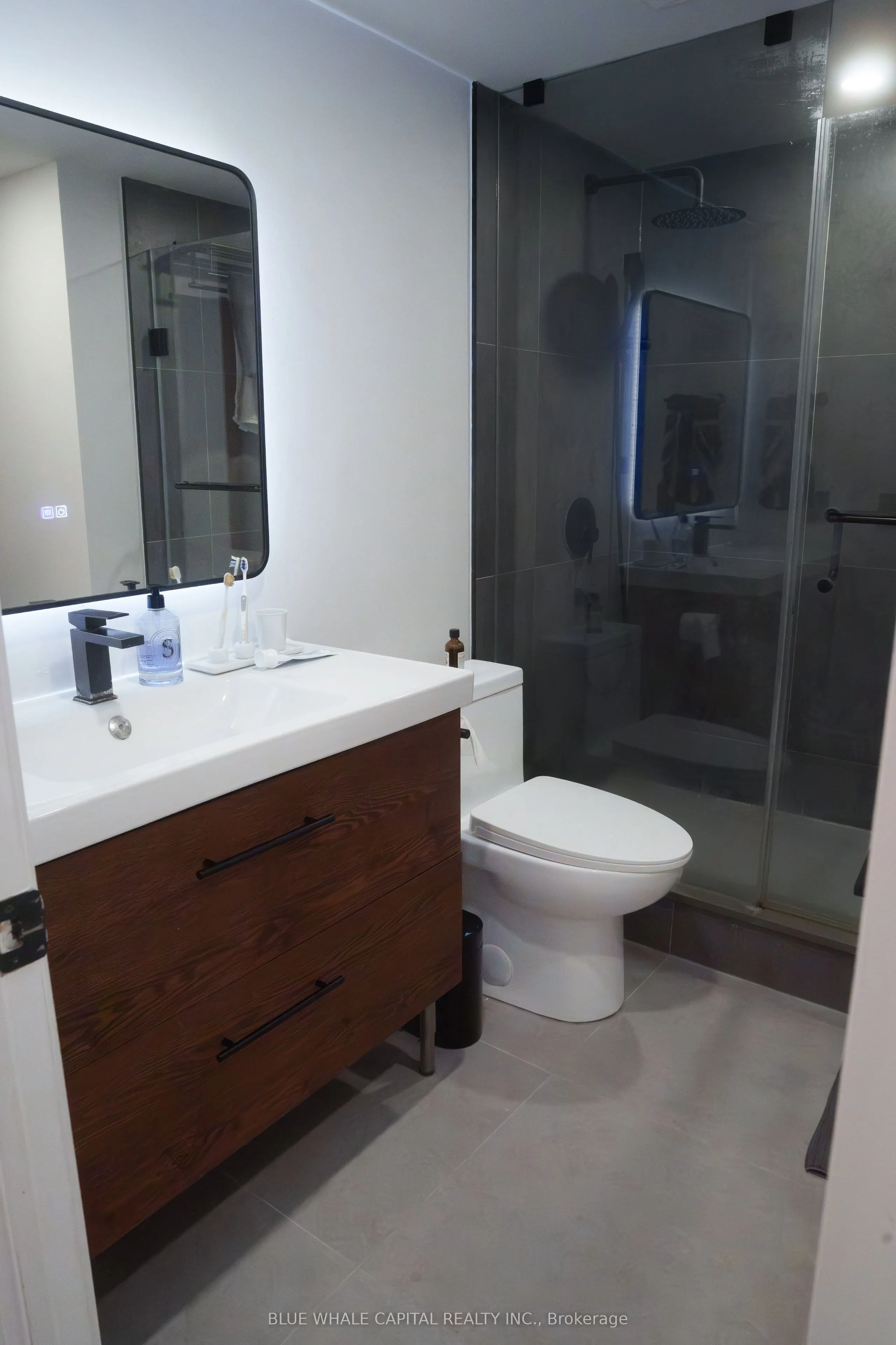 18 Kenaston Gardens #1707