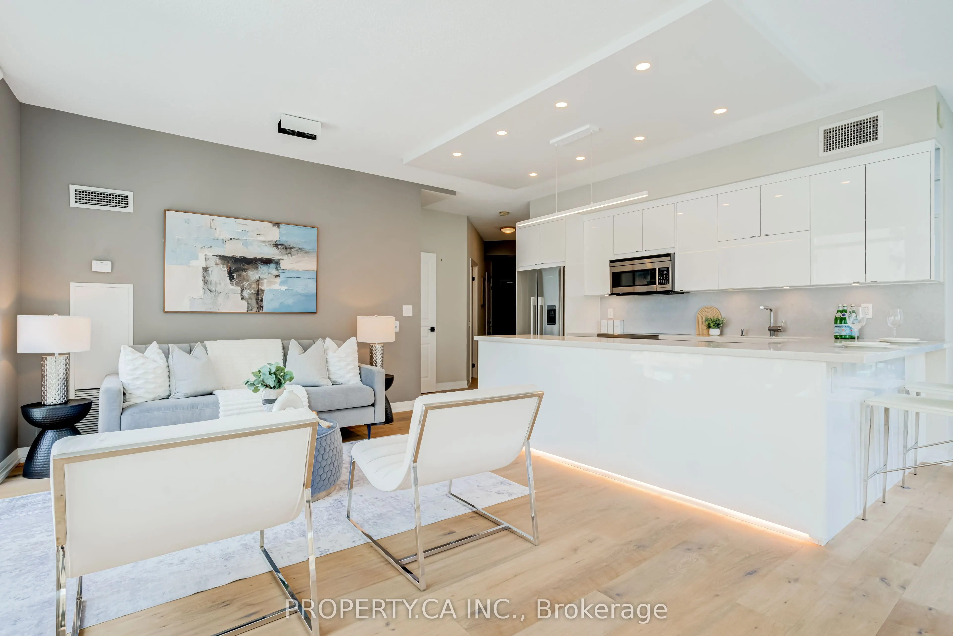 1121 Bay Street #904