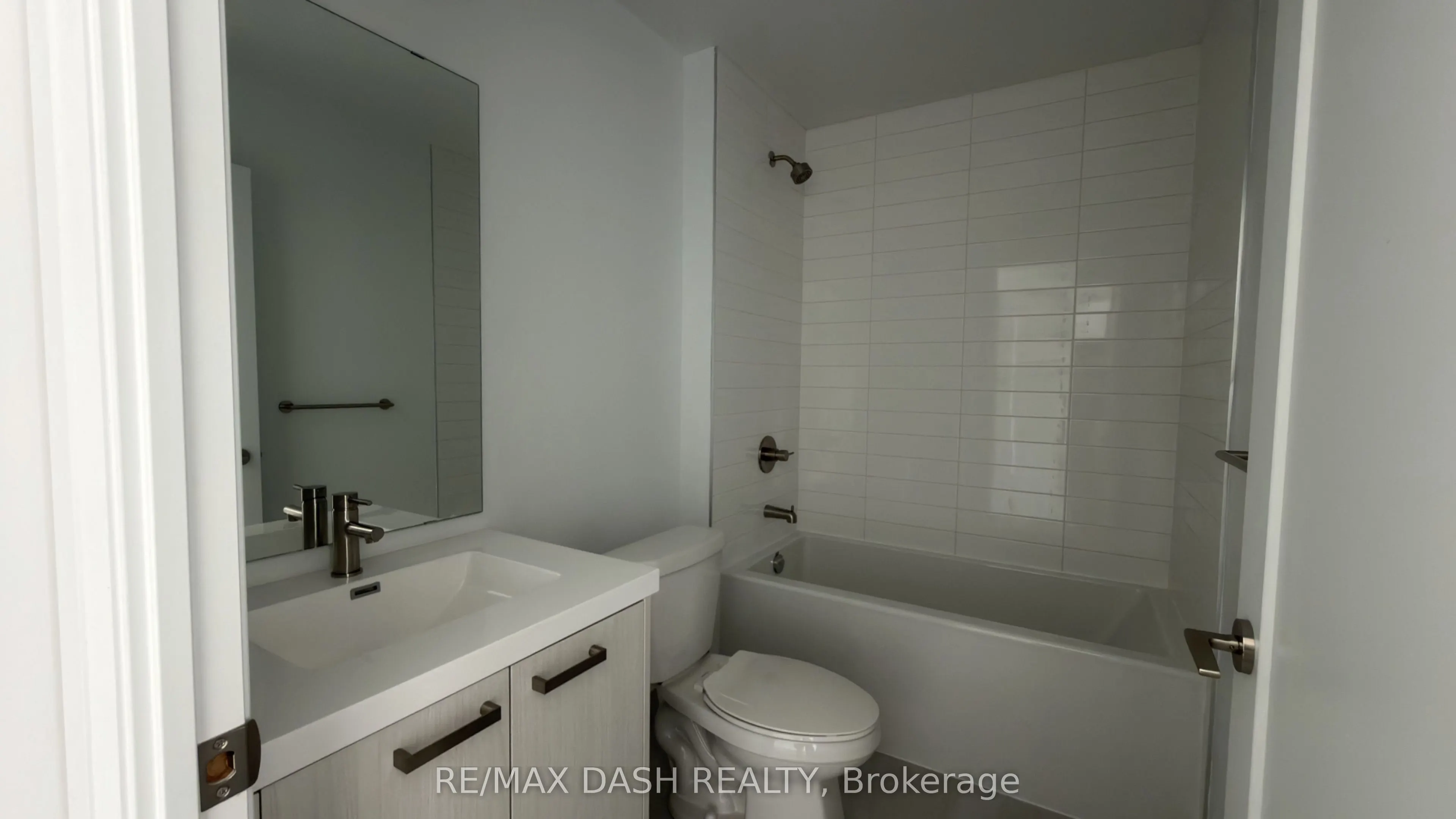 20 Soudan Avenue #3703