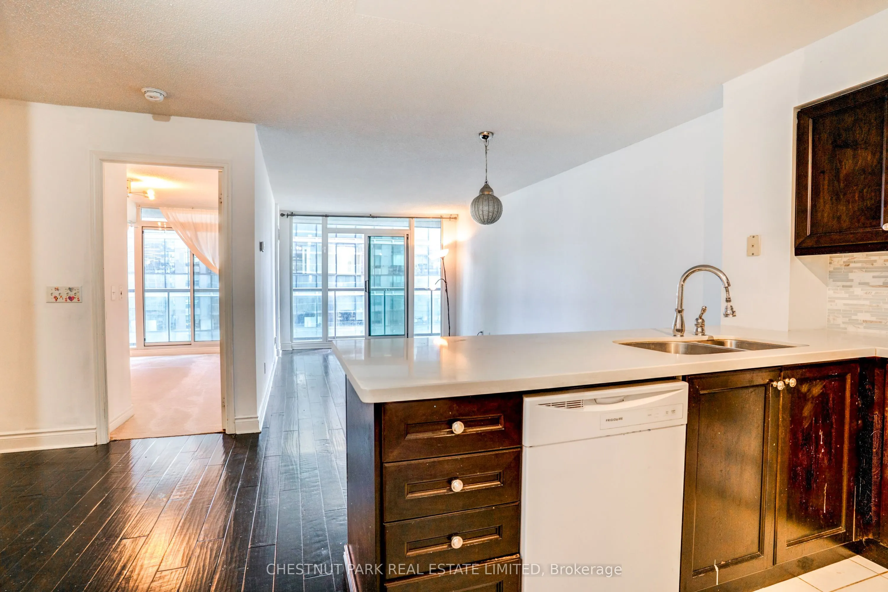 30 Grand Trunk Crescent #1008