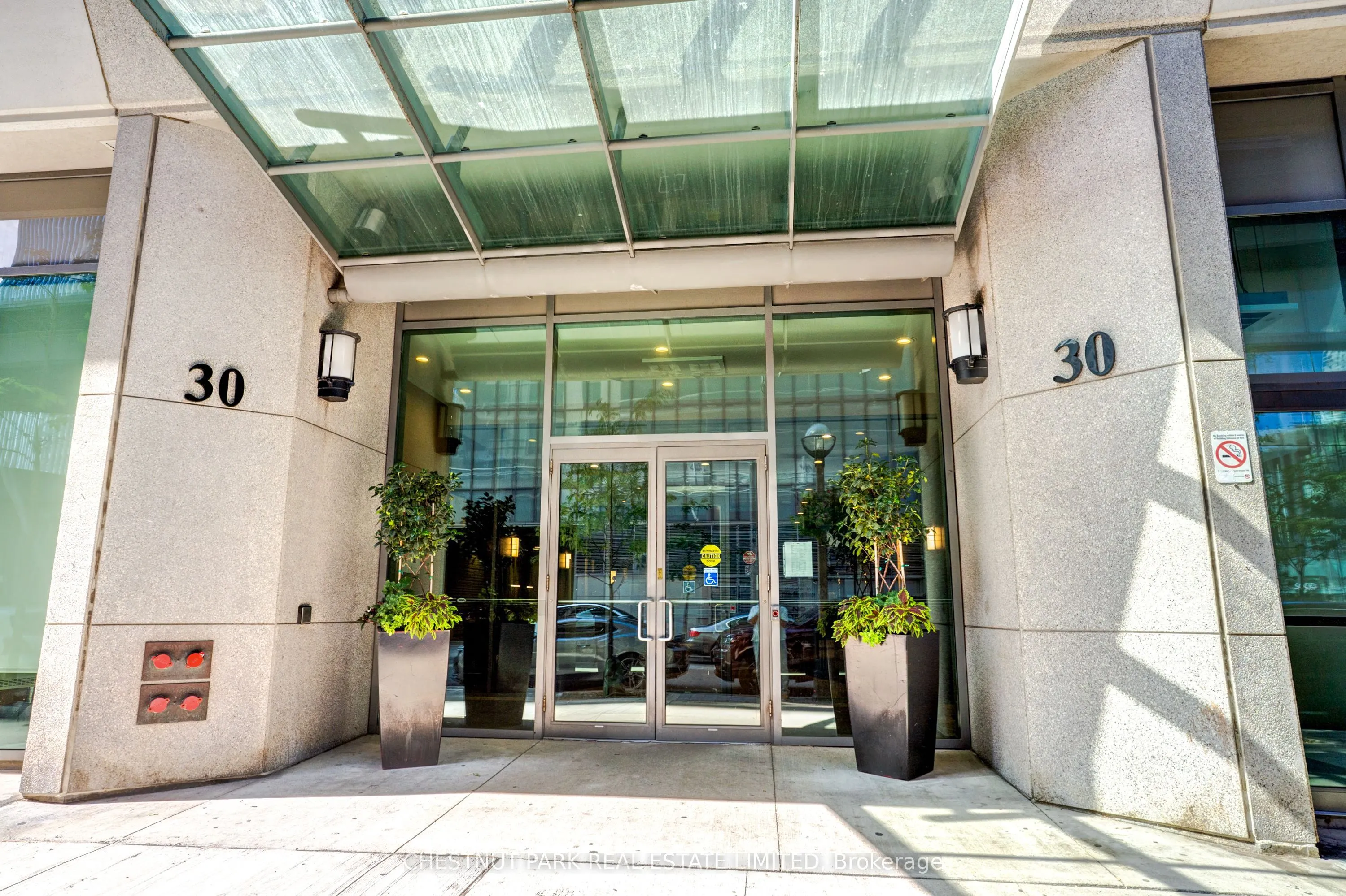 30 Grand Trunk Crescent #1008