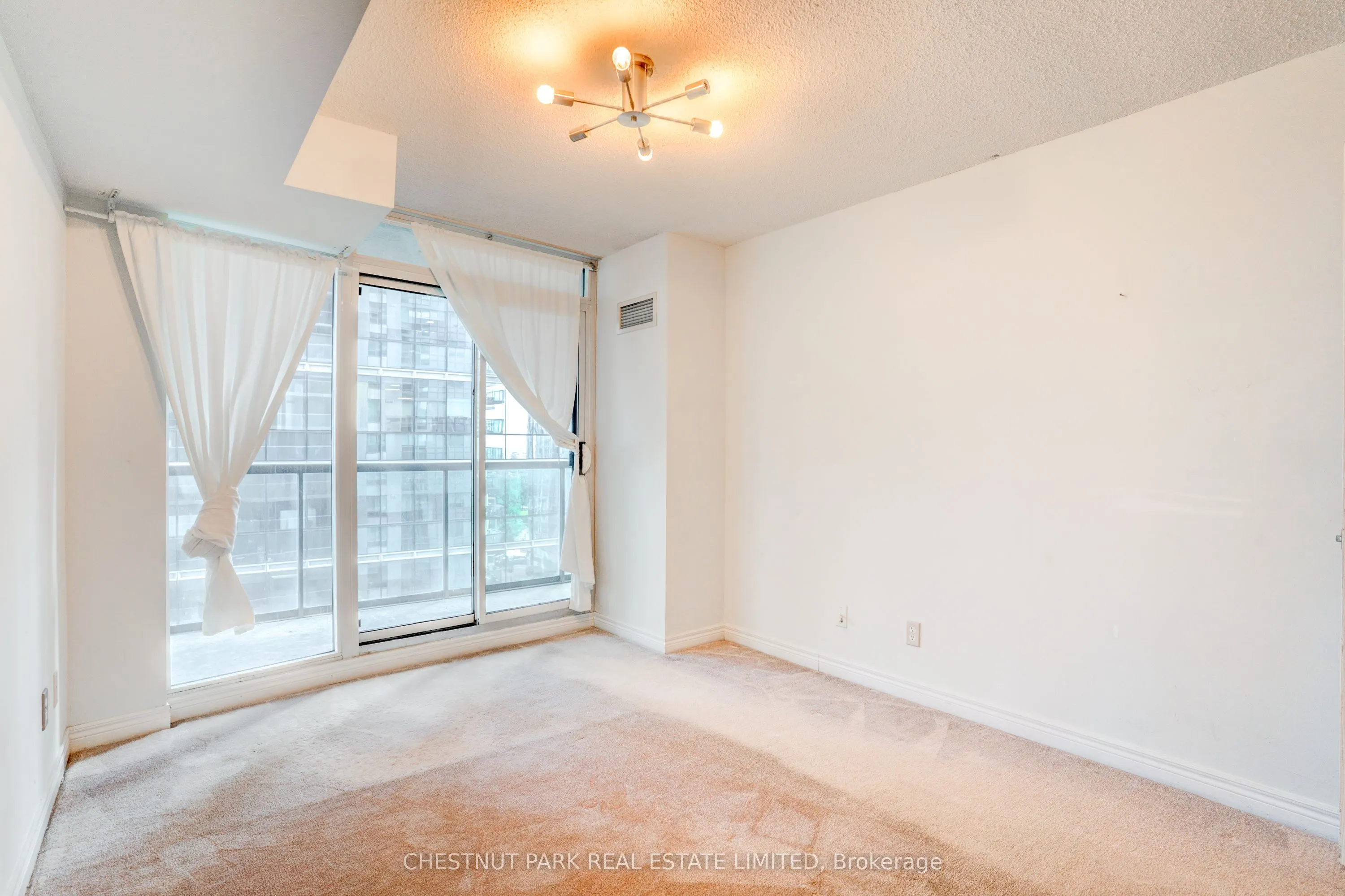 30 Grand Trunk Crescent #1008