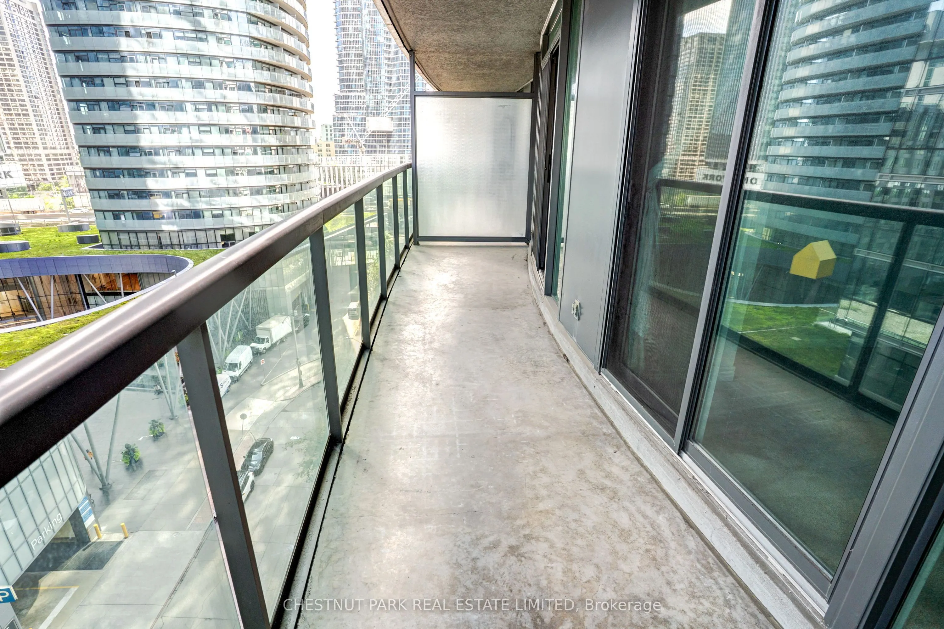 30 Grand Trunk Crescent #1008