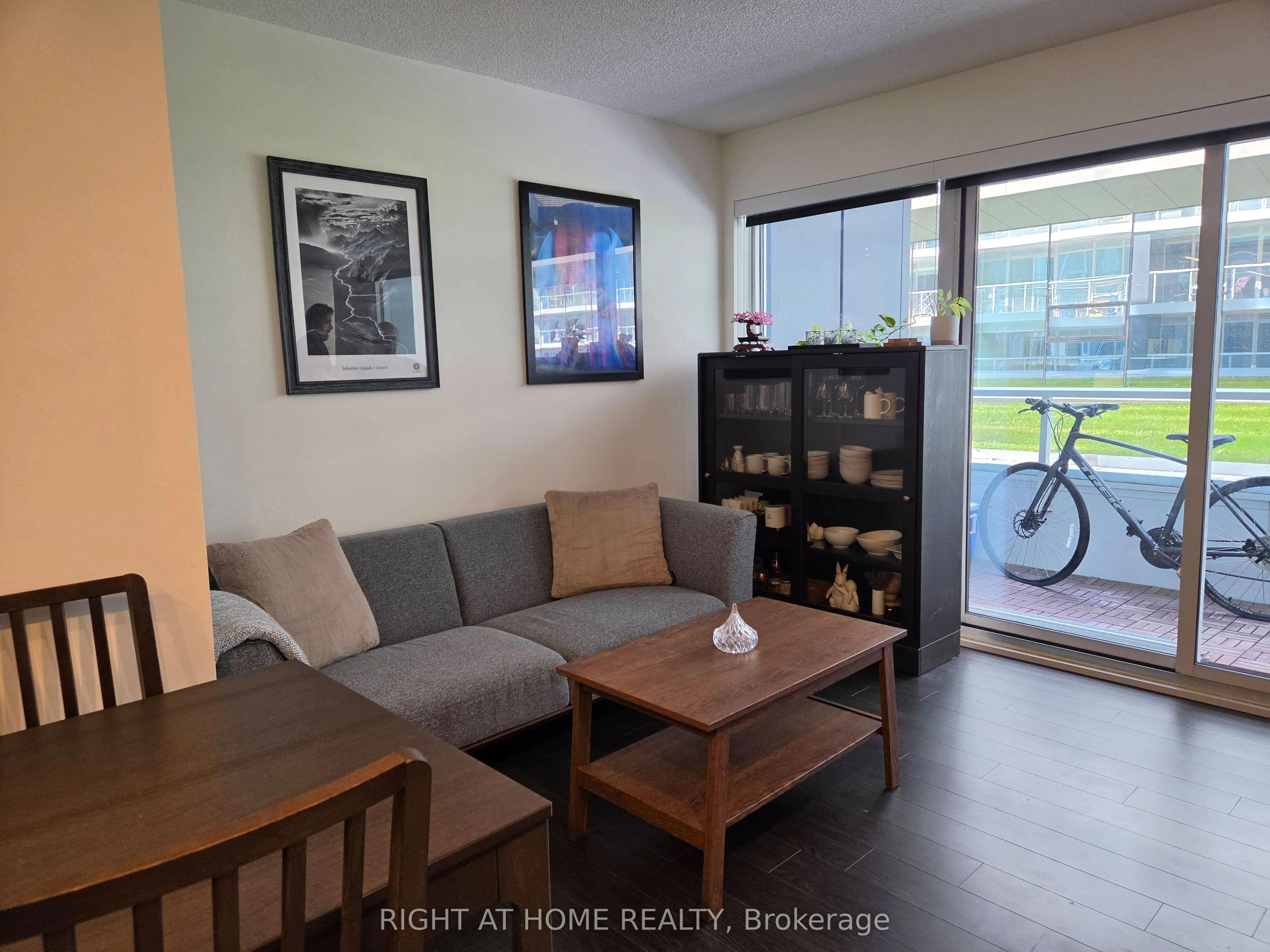 17 Bathurst Street #602