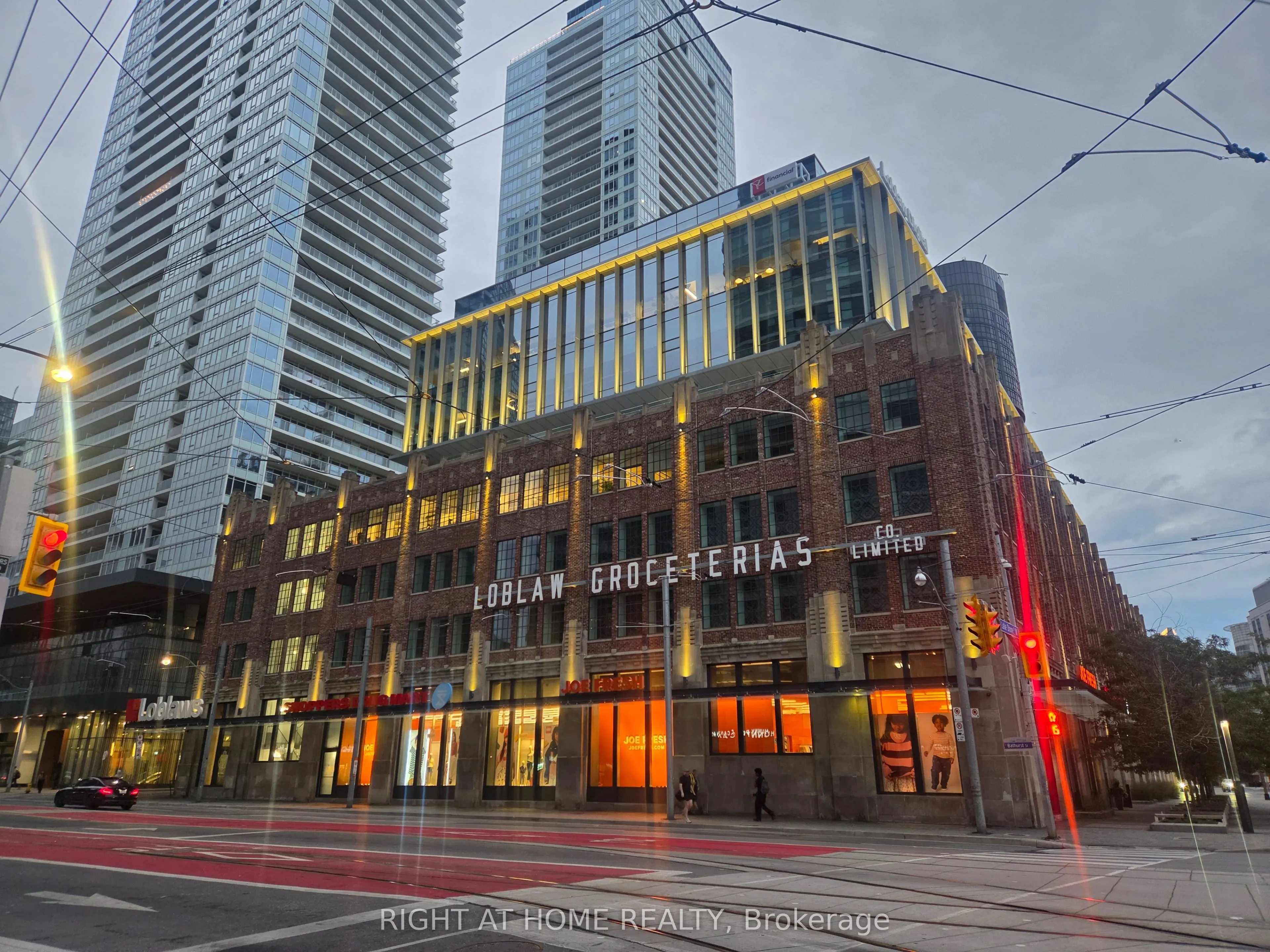 17 Bathurst Street #602