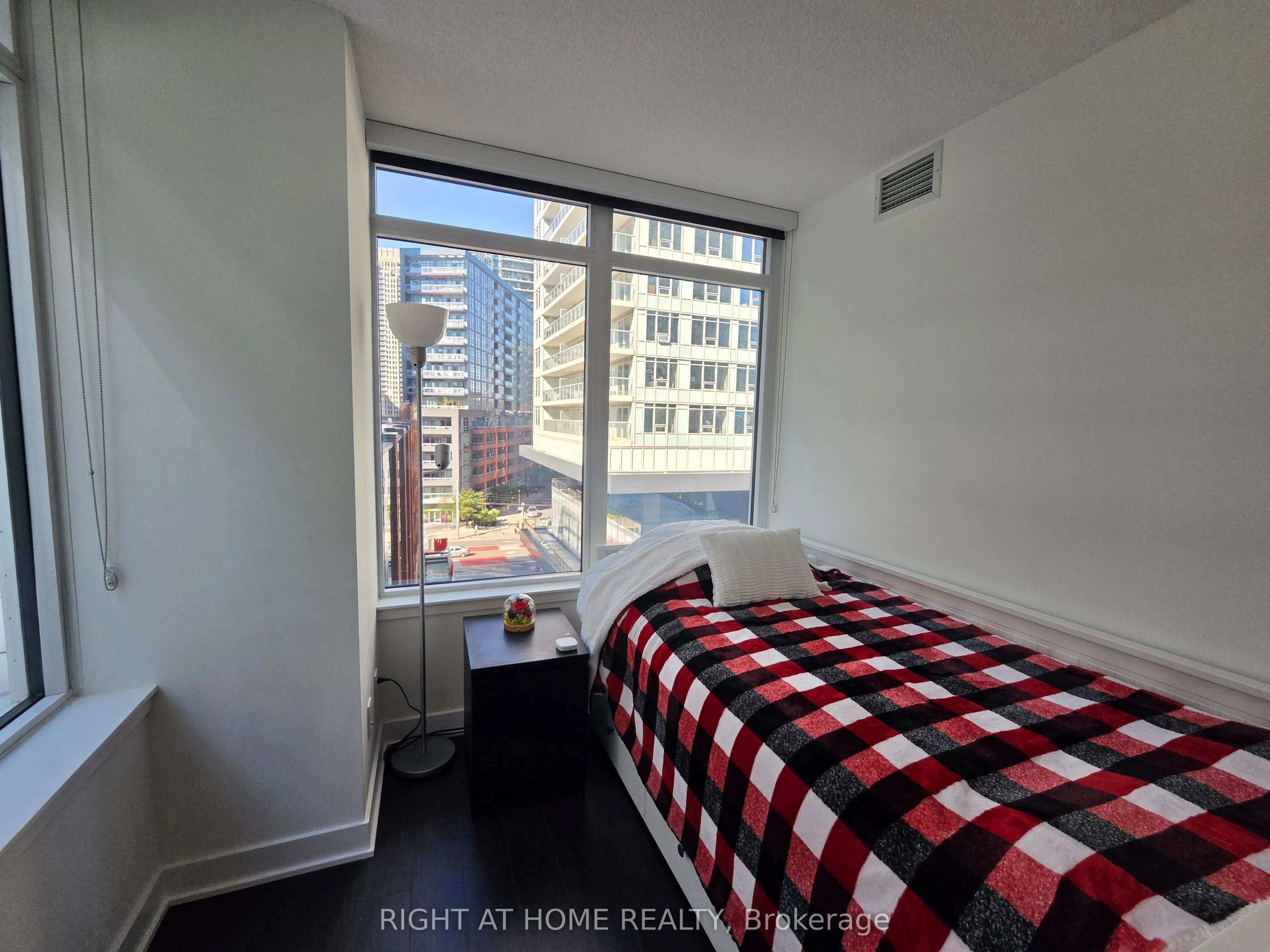 17 Bathurst Street #602