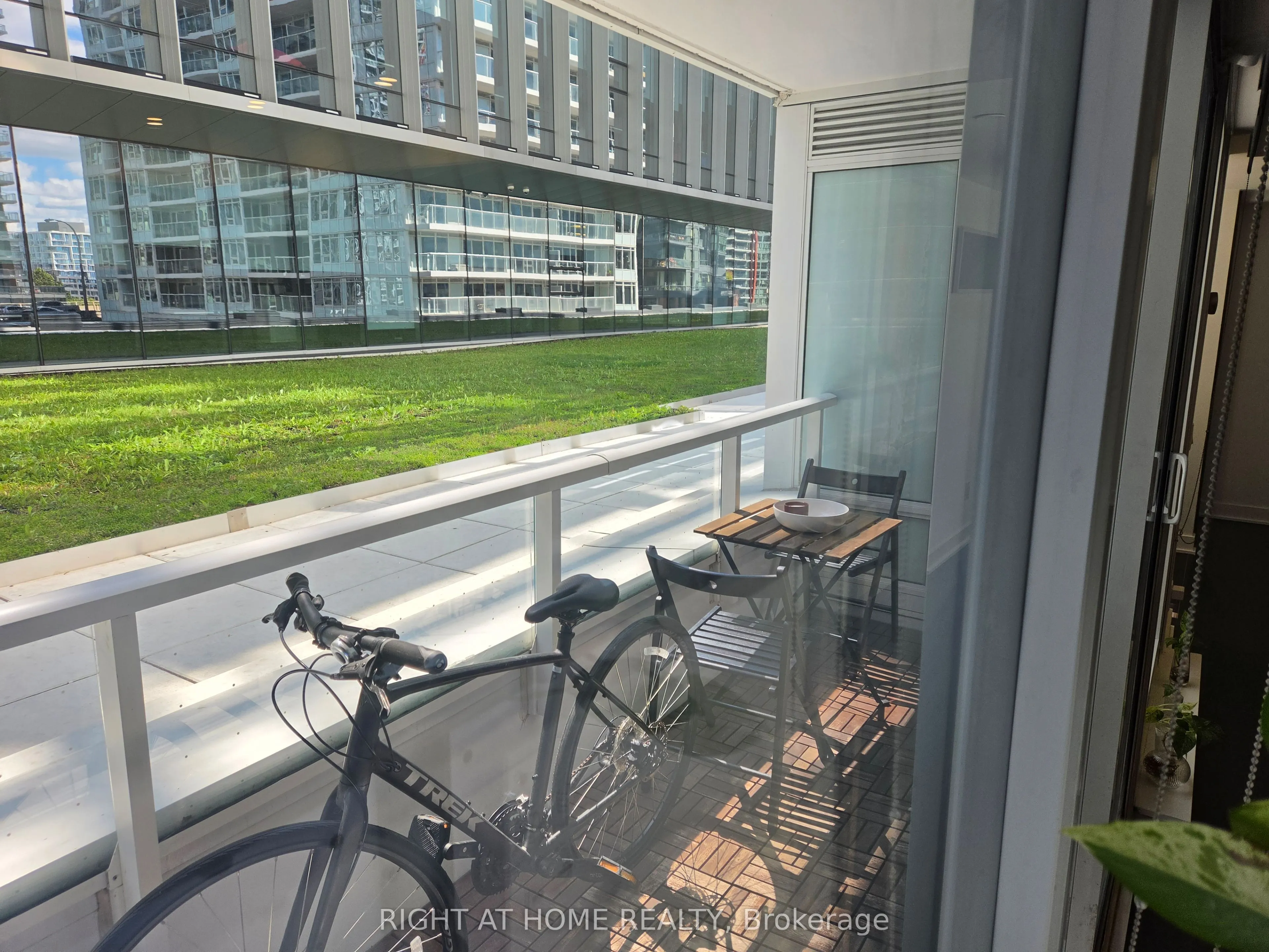 17 Bathurst Street #602