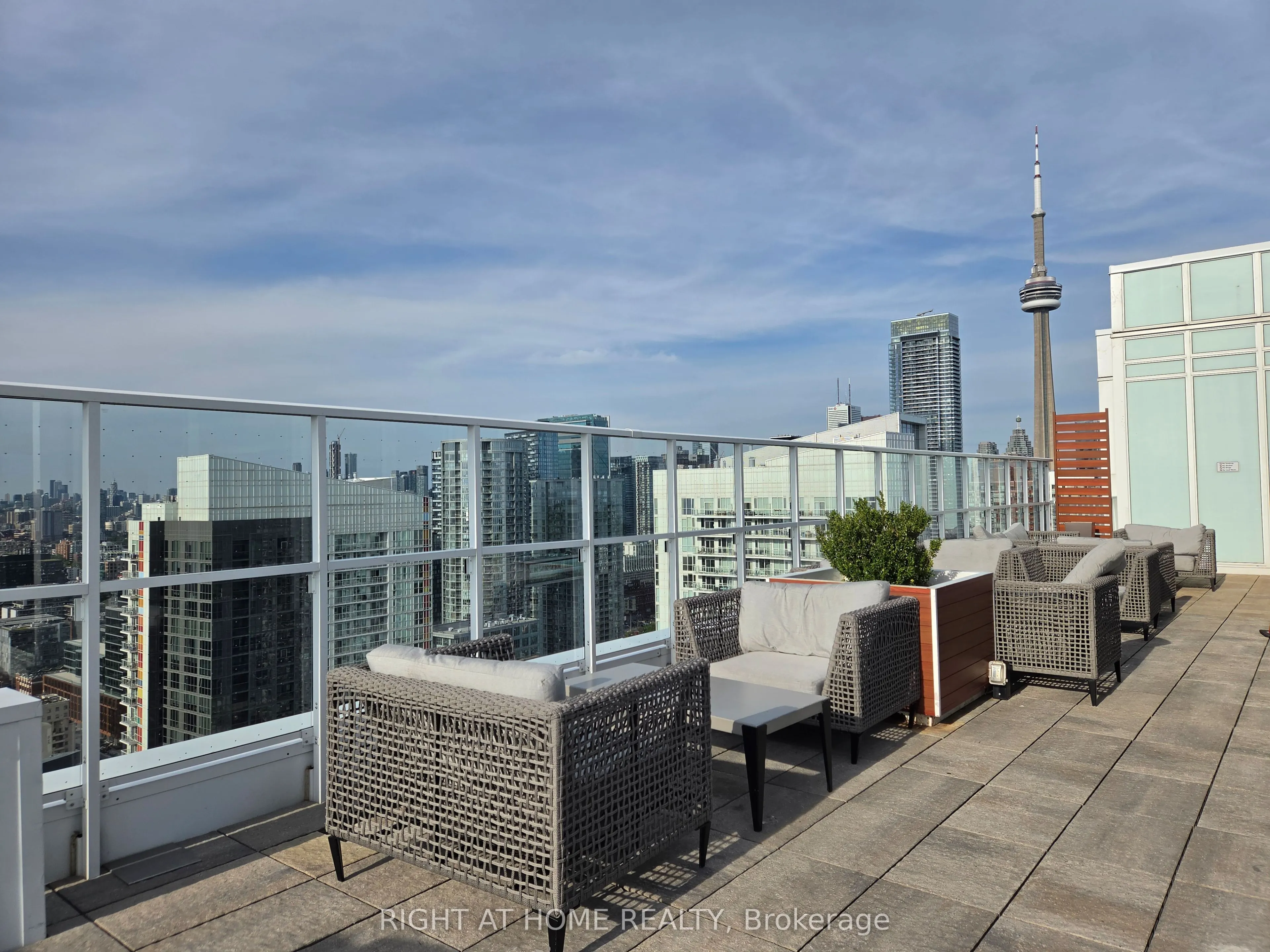 17 Bathurst Street #602