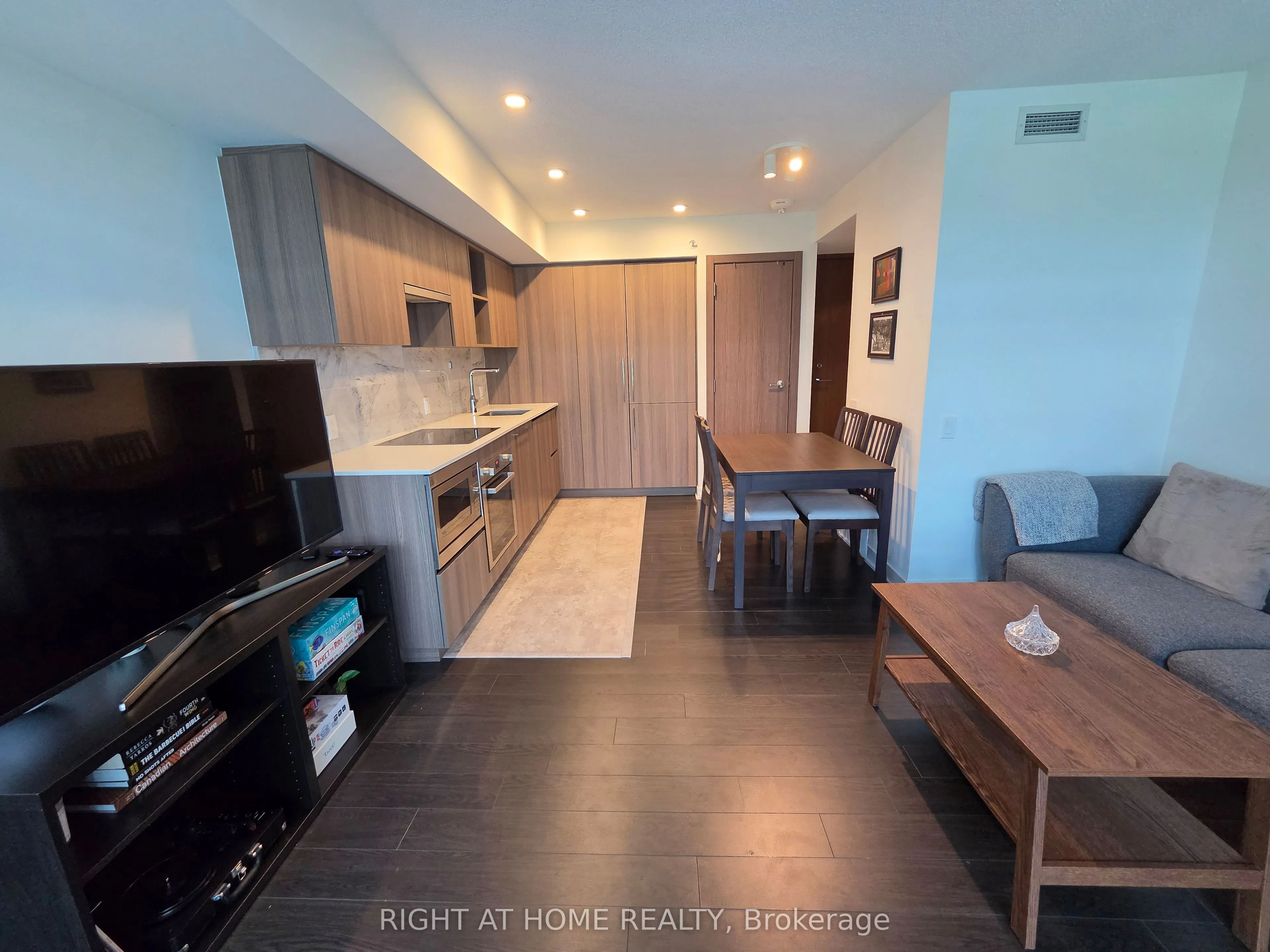 17 Bathurst Street #602